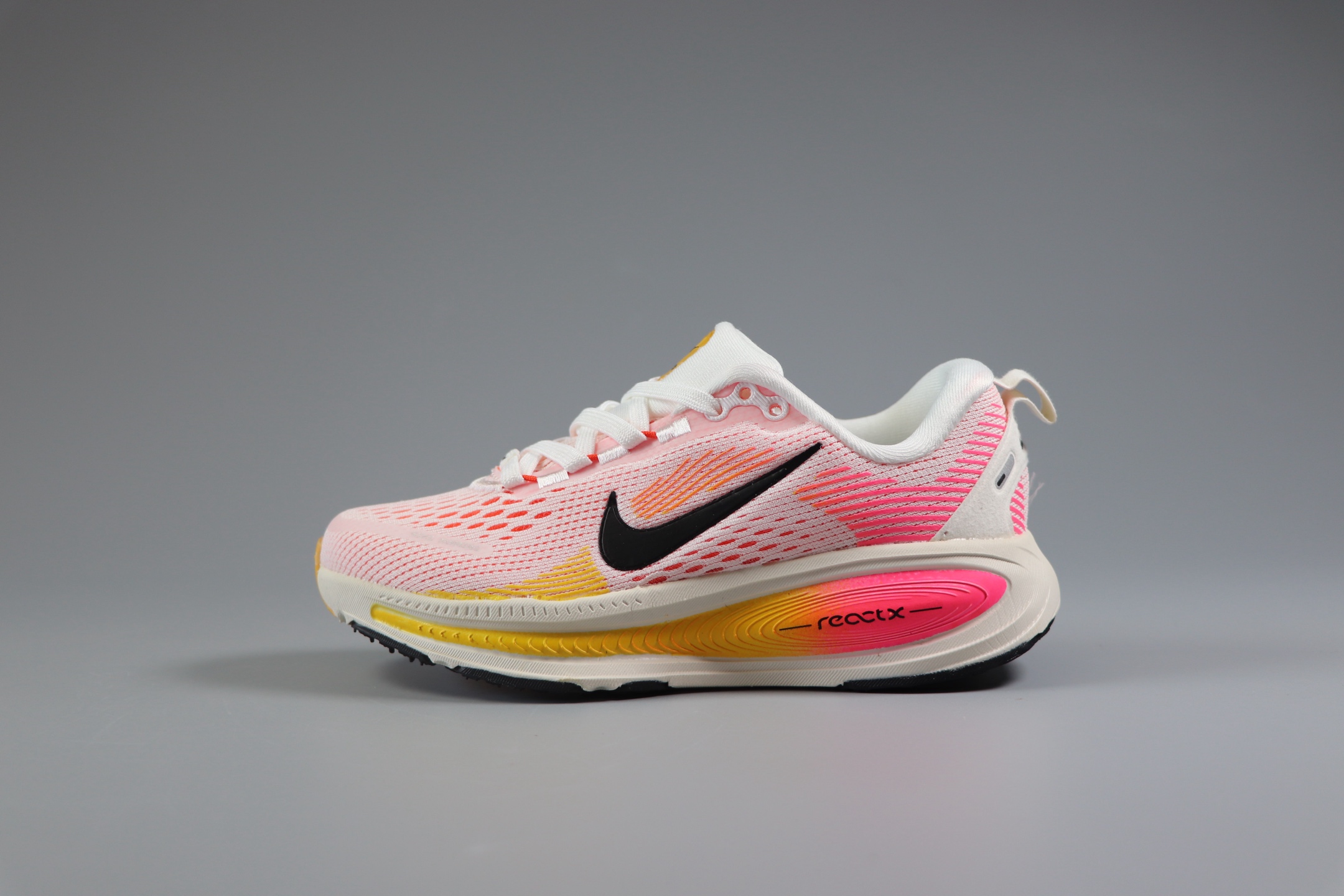 NO:919295,NK's new Vomero 18 children's parent-child cushioning sneakers SIZE26-37, new model synchronized at the counter, mesh splicing, breathable and comfortable, rubber wear-resistant and non-slip outsole, great foot feel, parent-child style is super handsome, Nike series, sneakers,19860909NK 新款迈柔Vomero 18儿童亲子缓震运动鞋 SIZE26-37码 专柜同步新款 网面拼接、透气舒适 橡胶耐磨防滑大底,脚感超赞 亲子款上脚超帅气,耐克系列,sneakers,,Children's