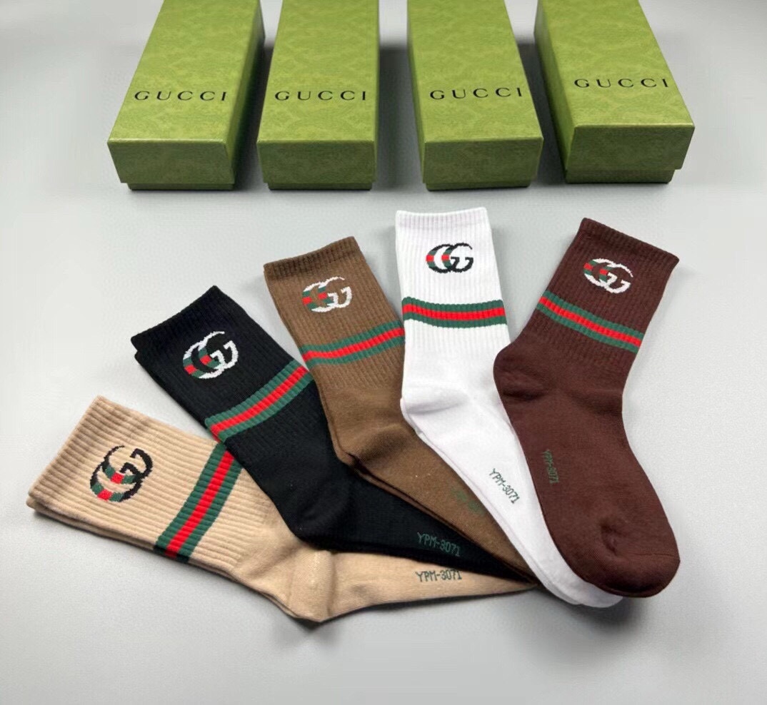 Gucci古奇️大G家新品长筒袜子️一盒五双罗口处双G标志搭配红绿条特显高大上纯棉材质透气舒适运动休闲百