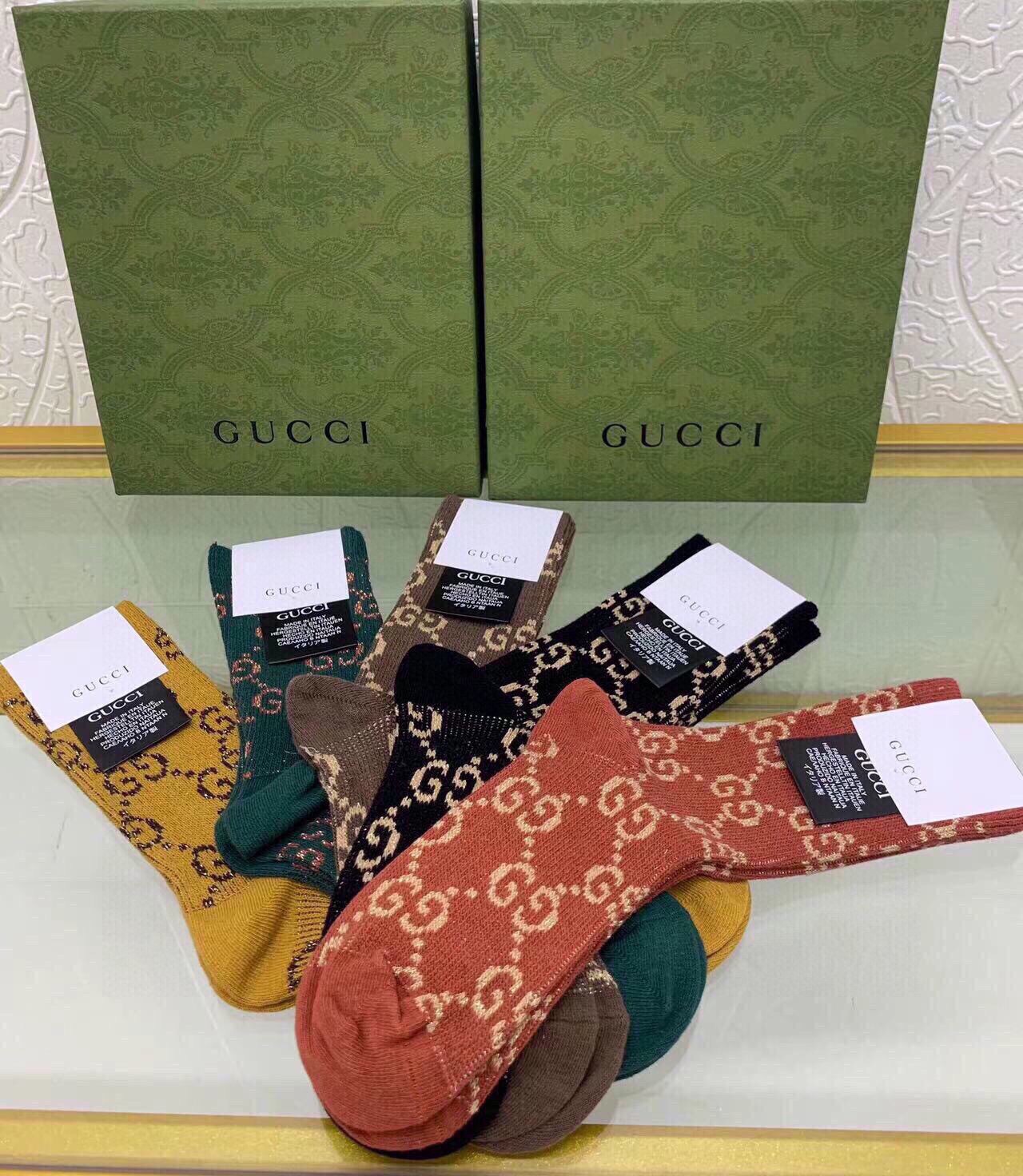 Gucci古奇️G家经典中筒女款袜子️一盒五双专柜同步长袜超级经典的双G标志百看不厌️纯棉材质双针双路织