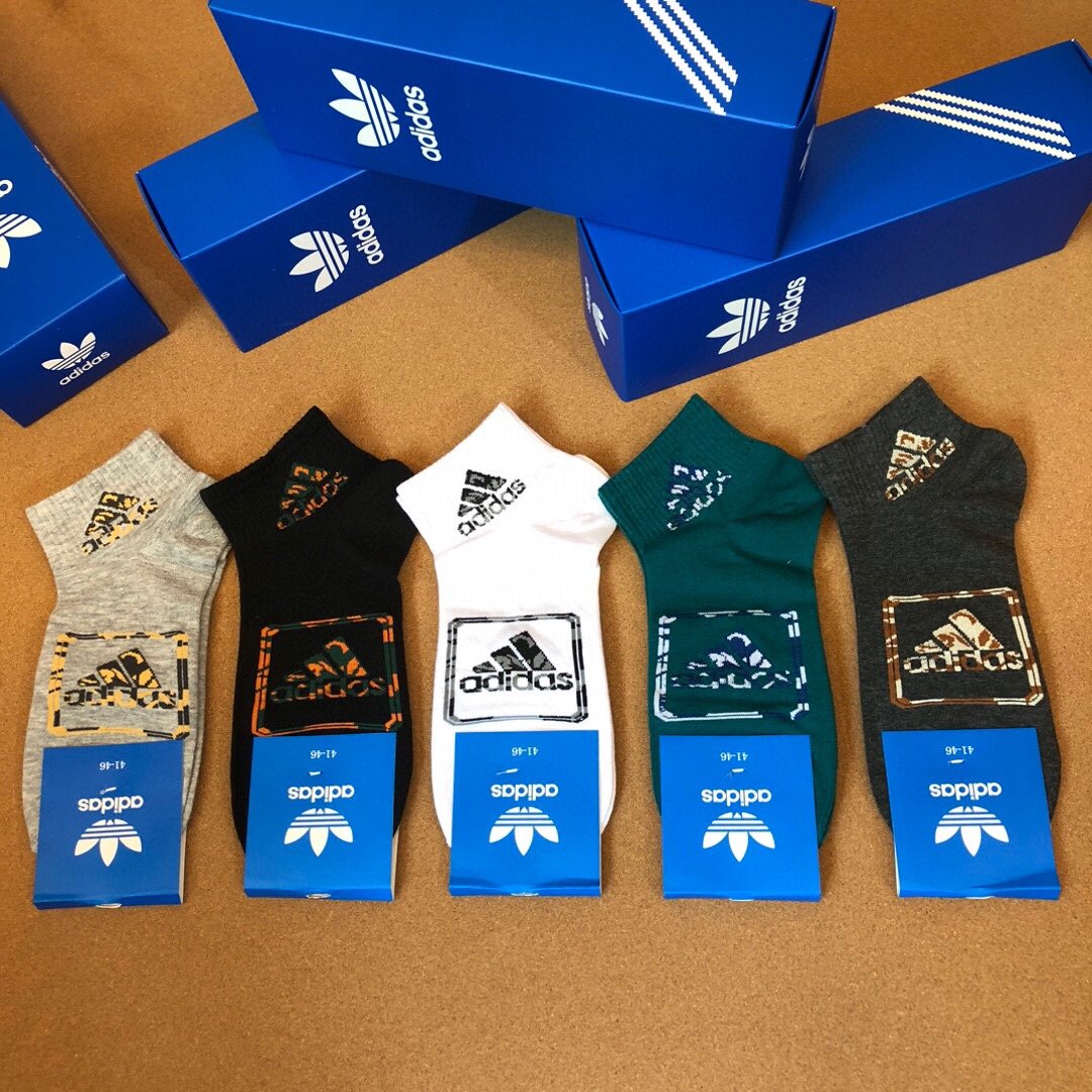 Adidas阿迪达斯️三叶草新品男款袜子️提花经典标志️ins今年超火爆元素单品️纯棉材质非常柔软舒适运
