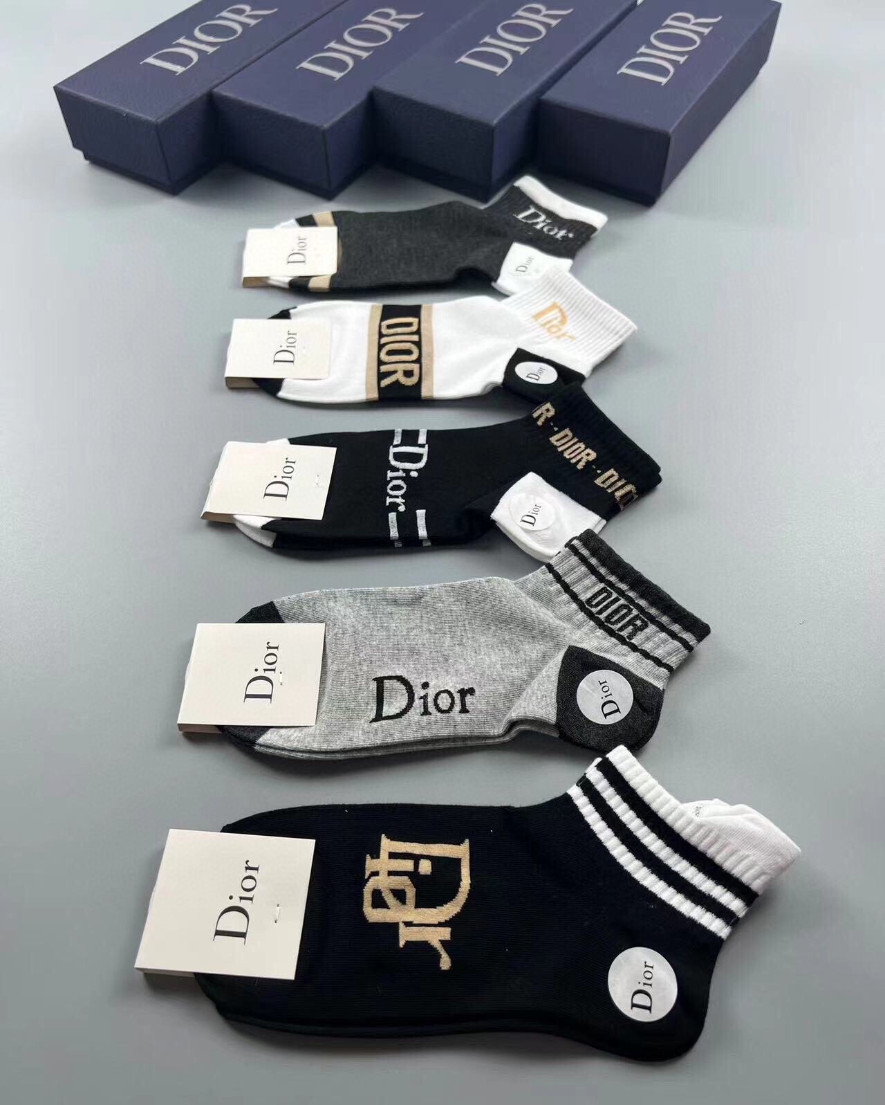 Dior迪奥️D家新品男款袜子️一盒五双提花品牌logo简单大气实物超漂亮经超火爆小单品大牌出街潮人必备