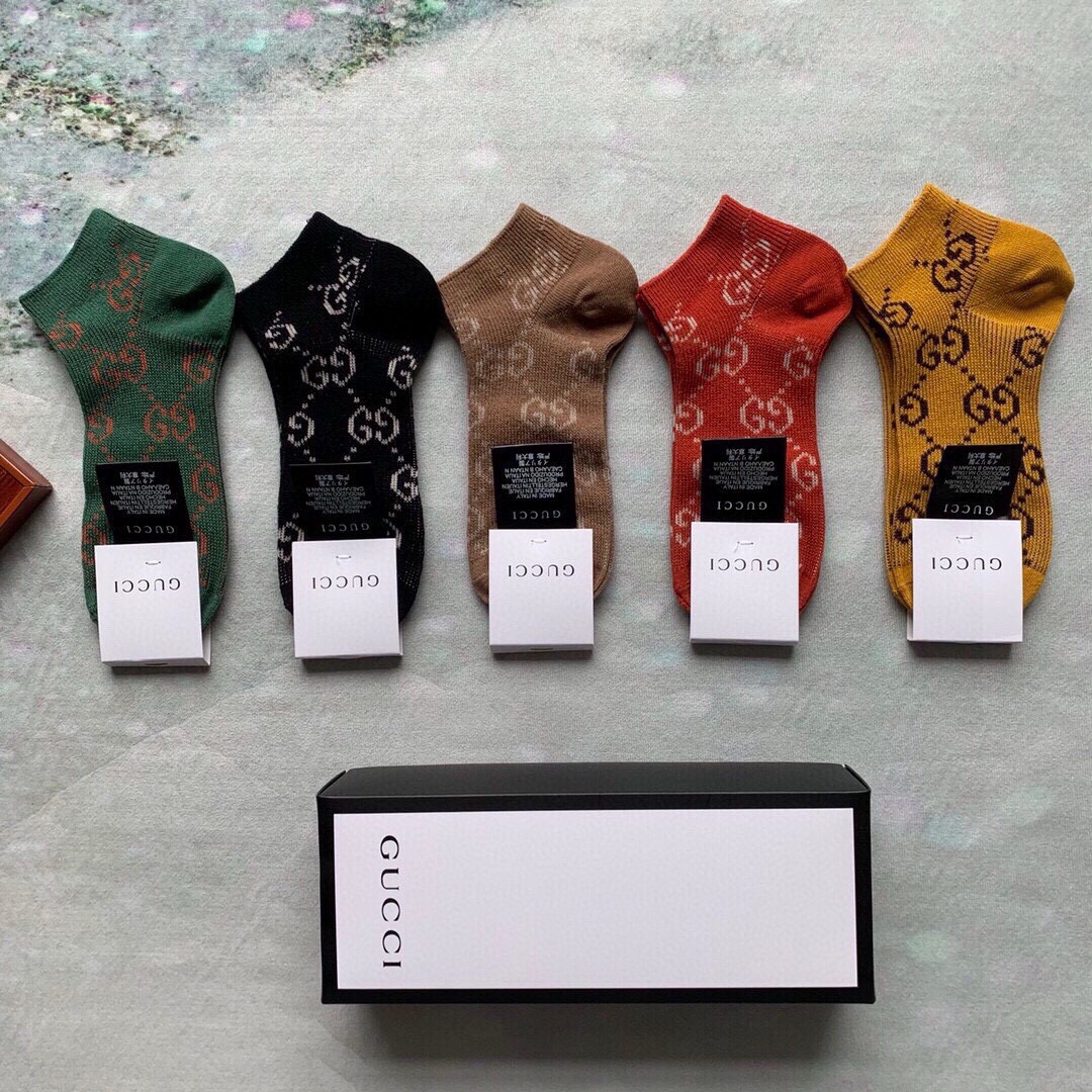Gucci古奇️G家春夏新品女款袜子️一盒五双超级经典的双G标志配以经典的G家色系双针双路纯棉织造实物超