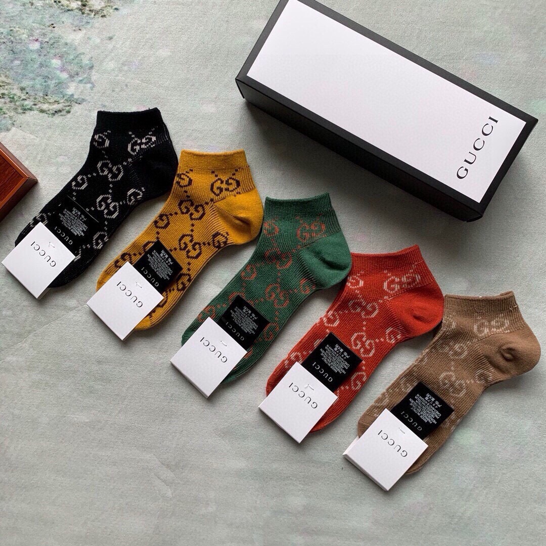 Gucci古奇️G家春夏新品女款袜子️一盒五双超级经典的双G标志配以经典的G家色系双针双路纯棉织造实物超