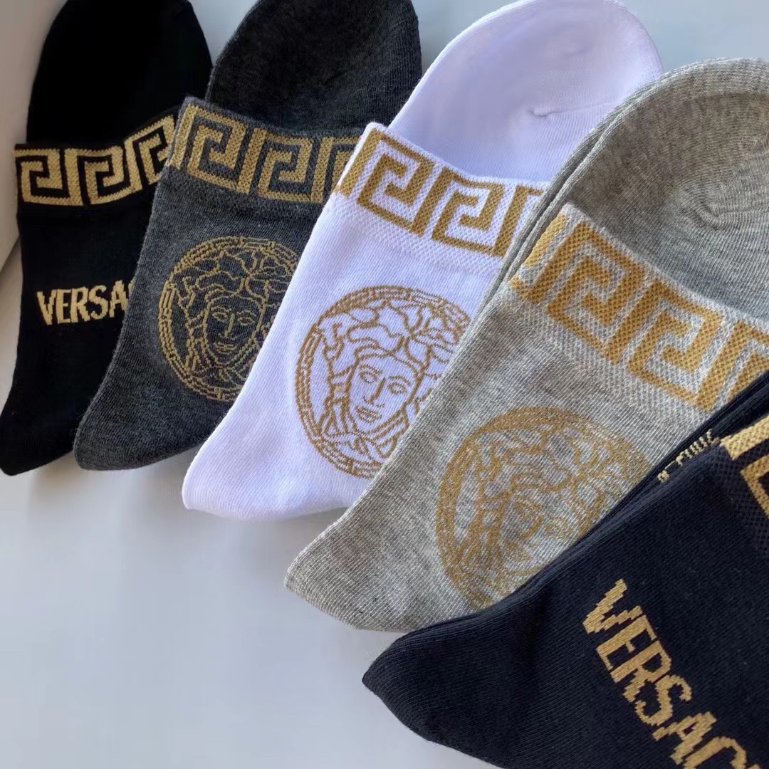 Versace范思哲️新品男款袜子️一盒五双纯棉材质织造超柔软舒适提花经典美人头字母完全彰显该品牌男士的