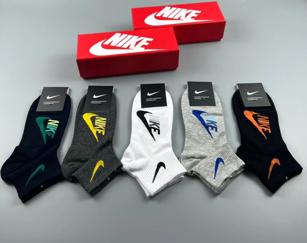 Nike耐克️永远的经典永远的️️精梳棉材质透气吸汗柔软舒适上脚非常nice️商务风潮送领导送长辈首选️