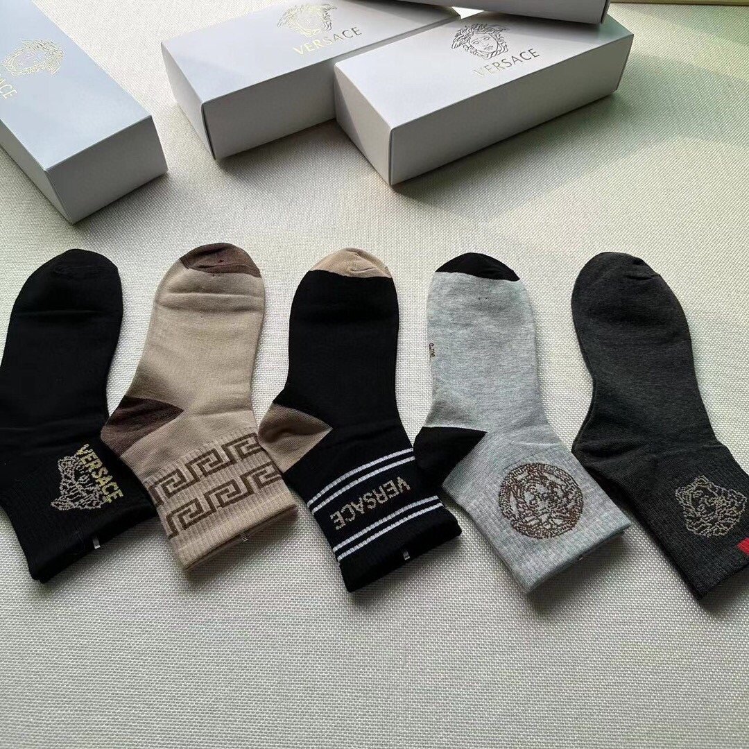 Versace范思哲️新品男款袜子️一盒五双纯棉材质织造超柔软舒适提花经典美人头字母完全彰显该品牌男士的