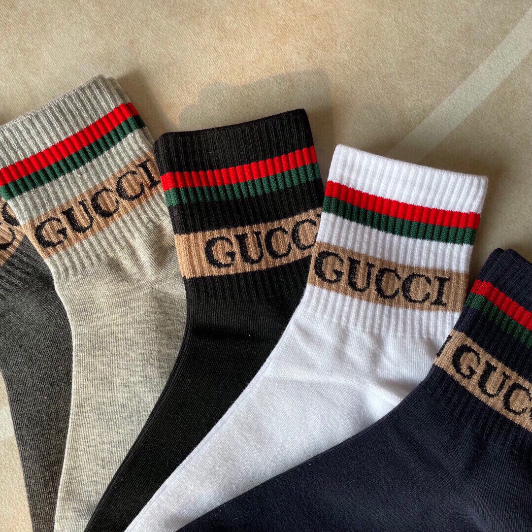 Gucci古奇️大G家新品男款短筒袜子️一盒五双红绿条搭配品牌全称logo特显高大上纯棉材质透气舒适运动