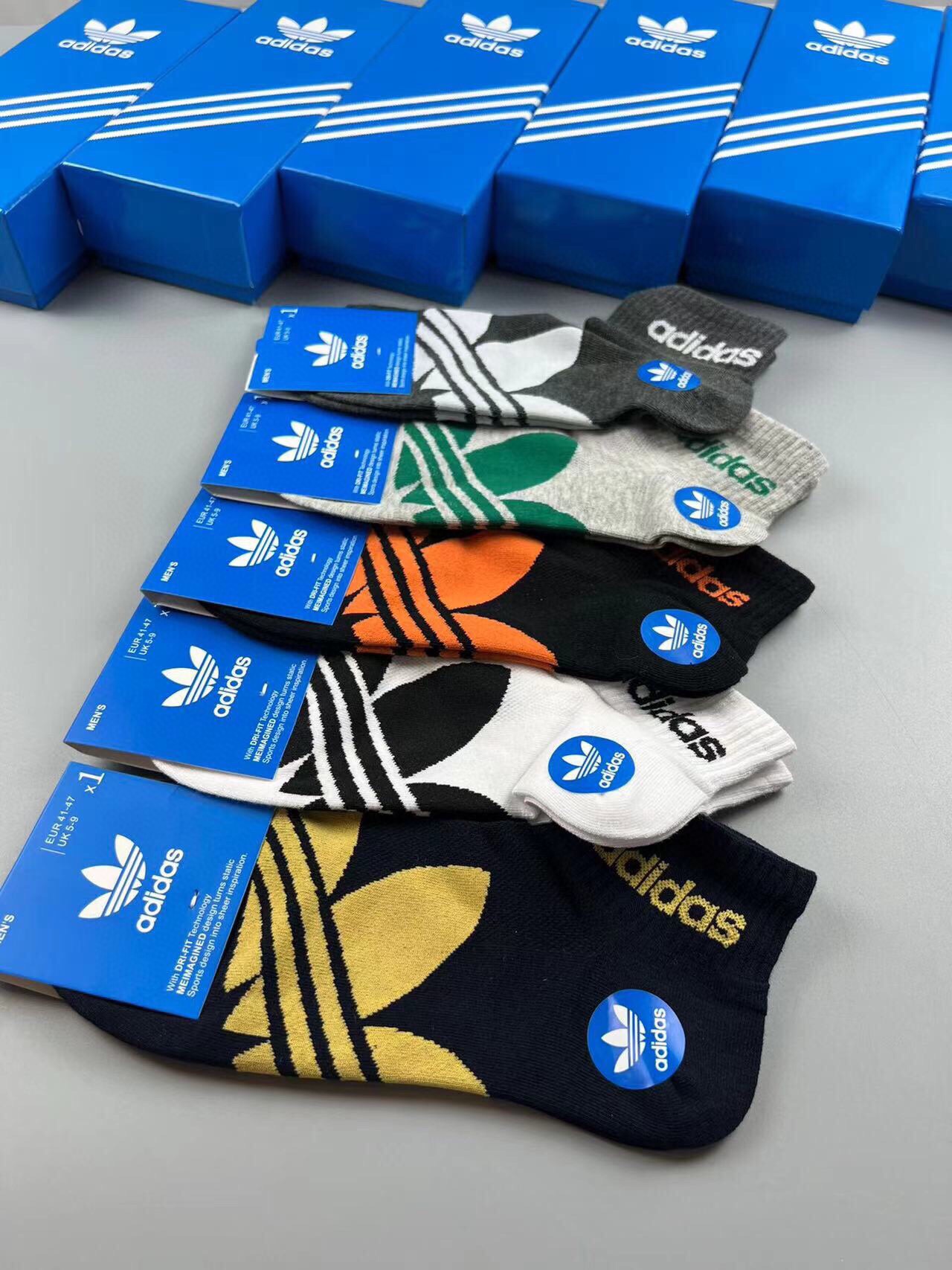 Adidas阿迪达斯️三叶草新品男款袜子️提花经典标志️ins今年超火爆元素单品️纯棉材质非常柔软舒适运