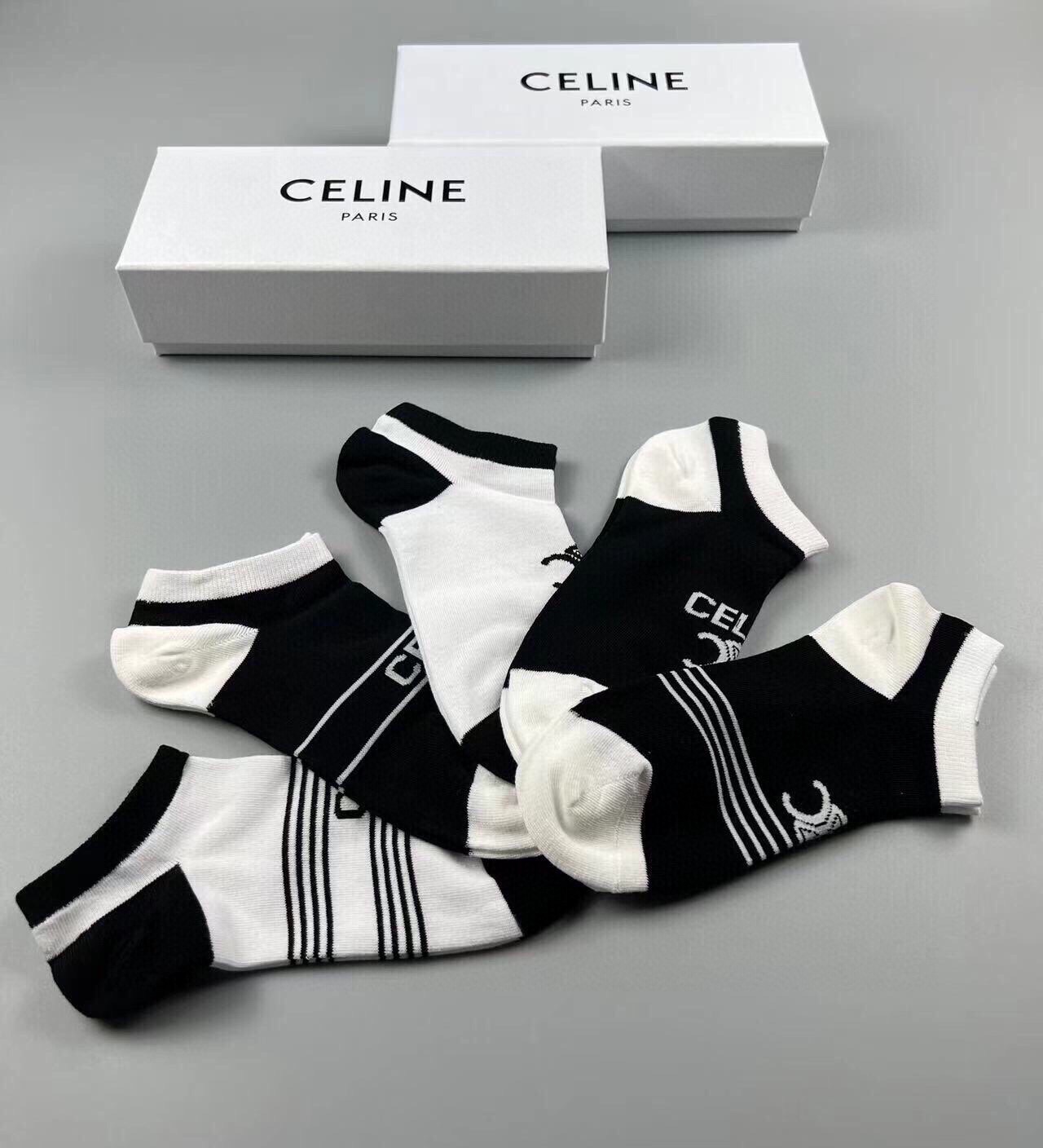 CELINE赛琳️新品女款短袜子一盒五双提花经典标志纯棉材质制造透气舒适超级nice️超火爆小单品大牌出