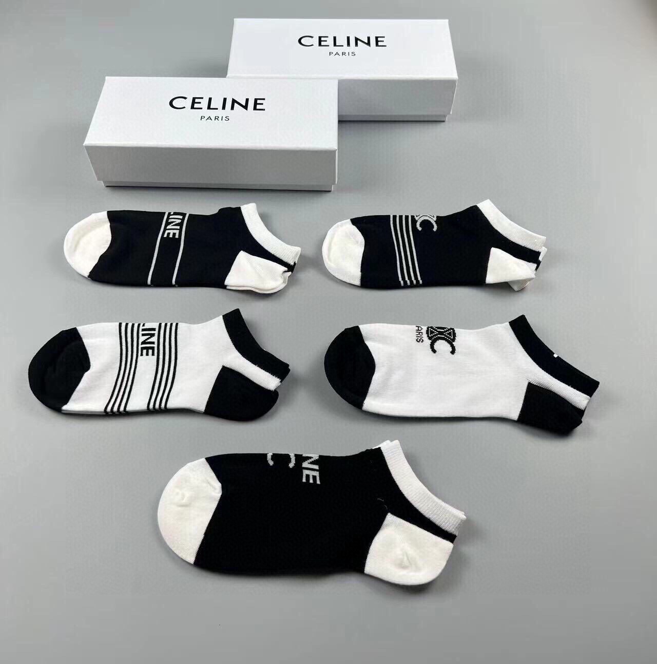 CELINE赛琳️新品女款短袜子一盒五双提花经典标志纯棉材质制造透气舒适超级nice️超火爆小单品大牌出