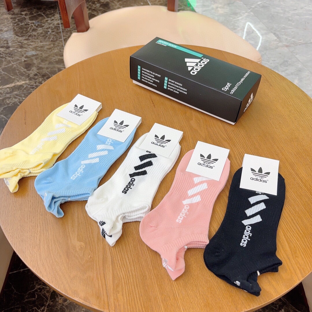 Adidas阿迪达斯️火爆全网的三叶草️️logo超级nice️️设计惊艳绝伦超级好看️ins今年超火爆