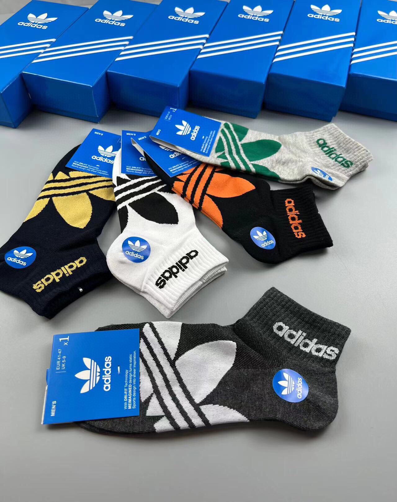 Adidas阿迪达斯️三叶草新品男款袜子️提花经典标志️ins今年超火爆元素单品️纯棉材质非常柔软舒适运