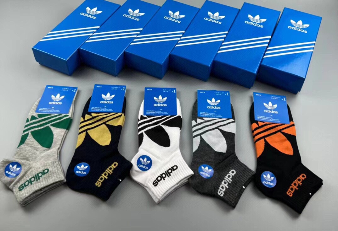 Adidas阿迪达斯️三叶草新品男款袜子️提花经典标志️ins今年超火爆元素单品️纯棉材质非常柔软舒适运