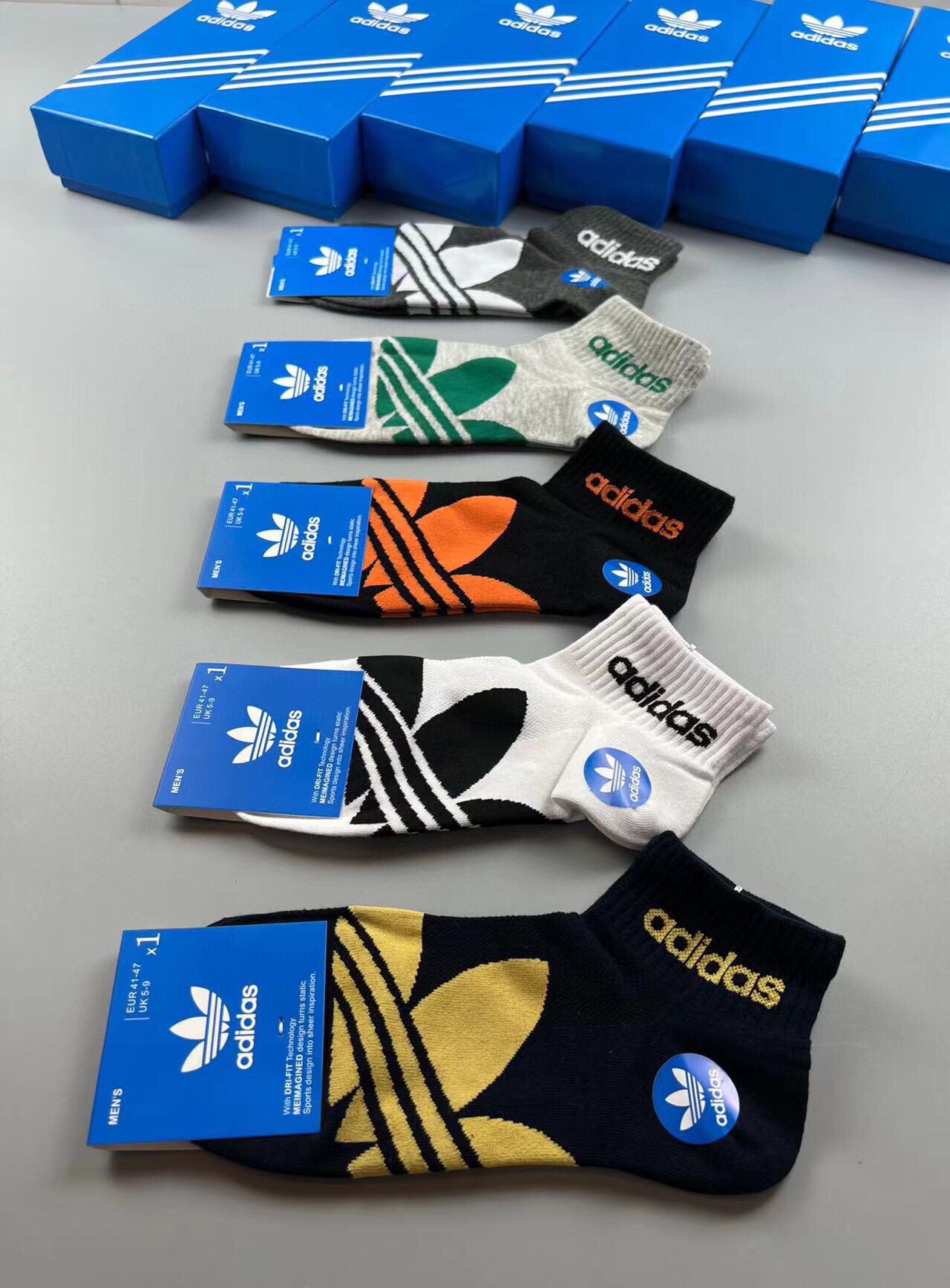 Adidas阿迪达斯️三叶草新品男款袜子️提花经典标志️ins今年超火爆元素单品️纯棉材质非常柔软舒适运