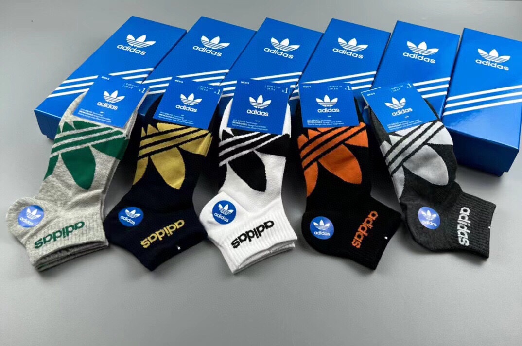 Adidas阿迪达斯️三叶草新品男款袜子️提花经典标志️ins今年超火爆元素单品️纯棉材质非常柔软舒适运