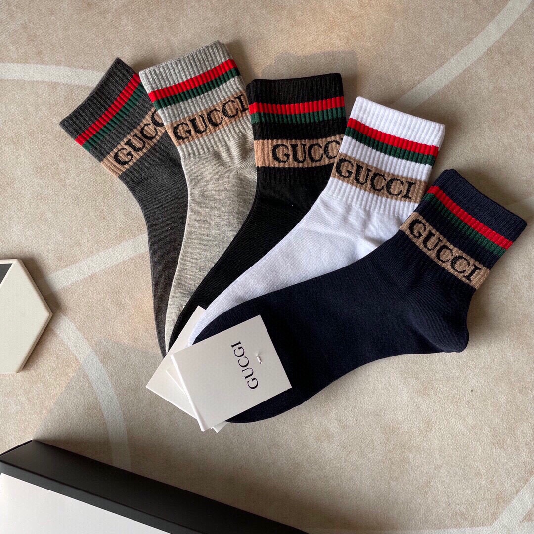 Gucci古奇️大G家新品男款短筒袜子️一盒五双红绿条搭配品牌全称logo特显高大上纯棉材质透气舒适运动