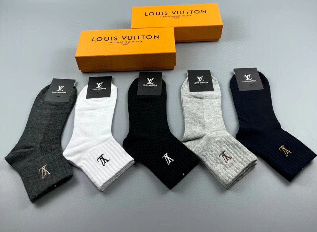 LouisVuitton路易威登️驴家新品男款袜子️一盒五双刺绣驴家经典logo纯棉材质制造透气舒适超级