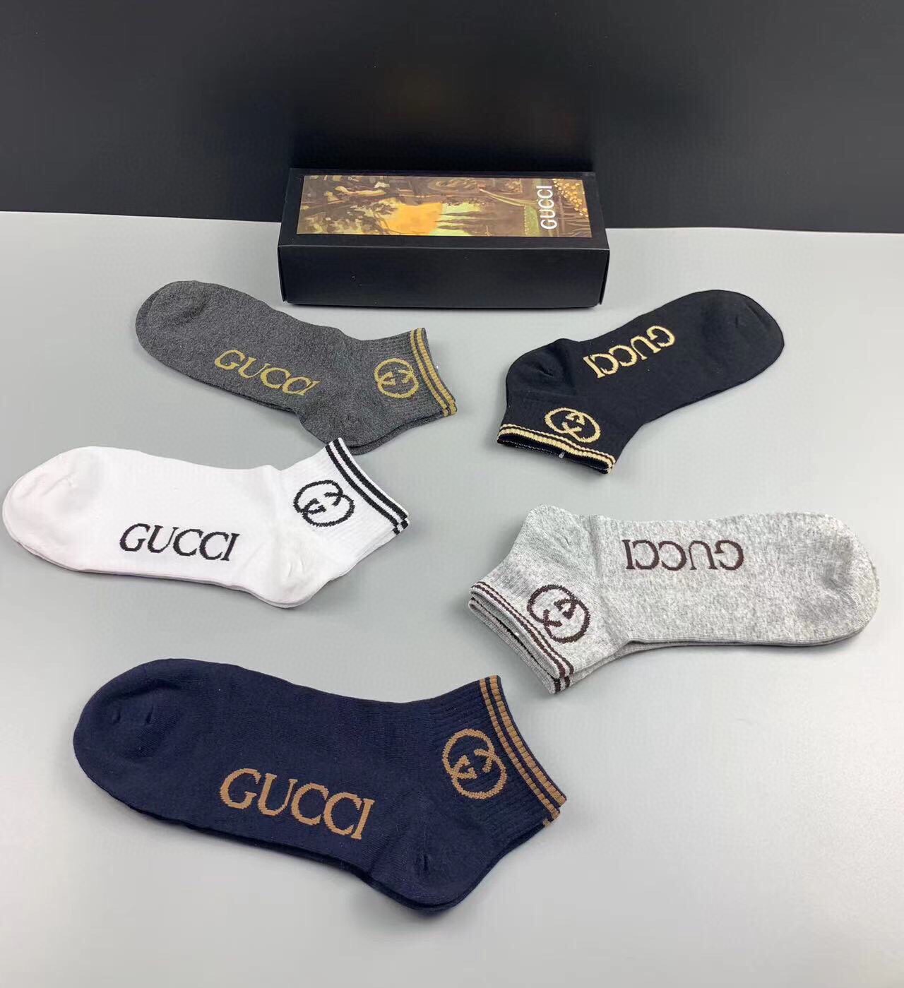 Gucci古奇️G家新品短袜️一盒五双纯棉材质提花Gucci字母标志简单大气实物超漂亮经超火爆小单品大牌