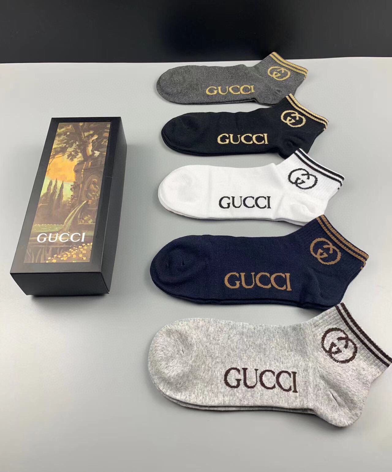 Gucci古奇️G家新品短袜️一盒五双纯棉材质提花Gucci字母标志简单大气实物超漂亮经超火爆小单品大牌