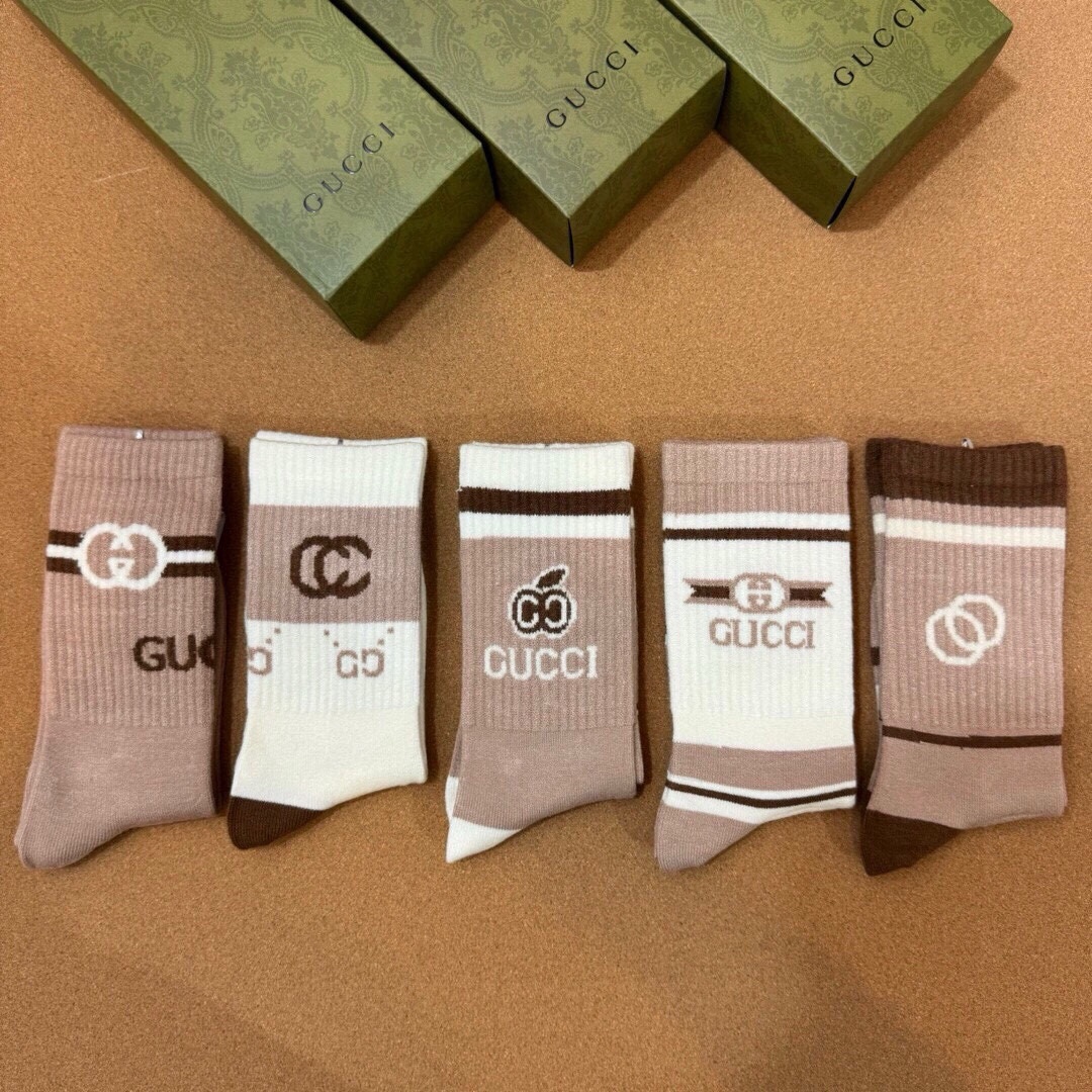 Gucci古奇️G家新品女款高筒兔绒袜兔绒材质️️护肤蓄热️️一盒五双身提花经典G家字母标志超级吸睛实物