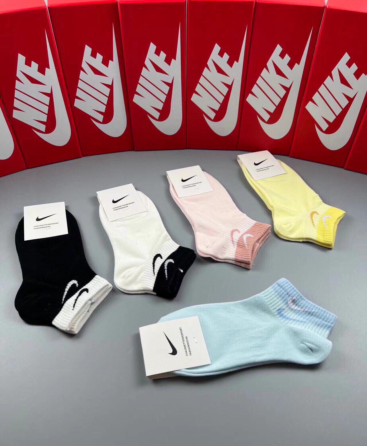 NIKE耐克新品女款袜子️JUSTDOIT.️logo超级nice️火爆全网的马卡龙色系️绝对是你这个春