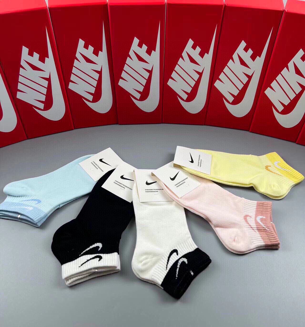 NIKE耐克新品女款袜子️JUSTDOIT.️logo超级nice️火爆全网的马卡龙色系️绝对是你这个春