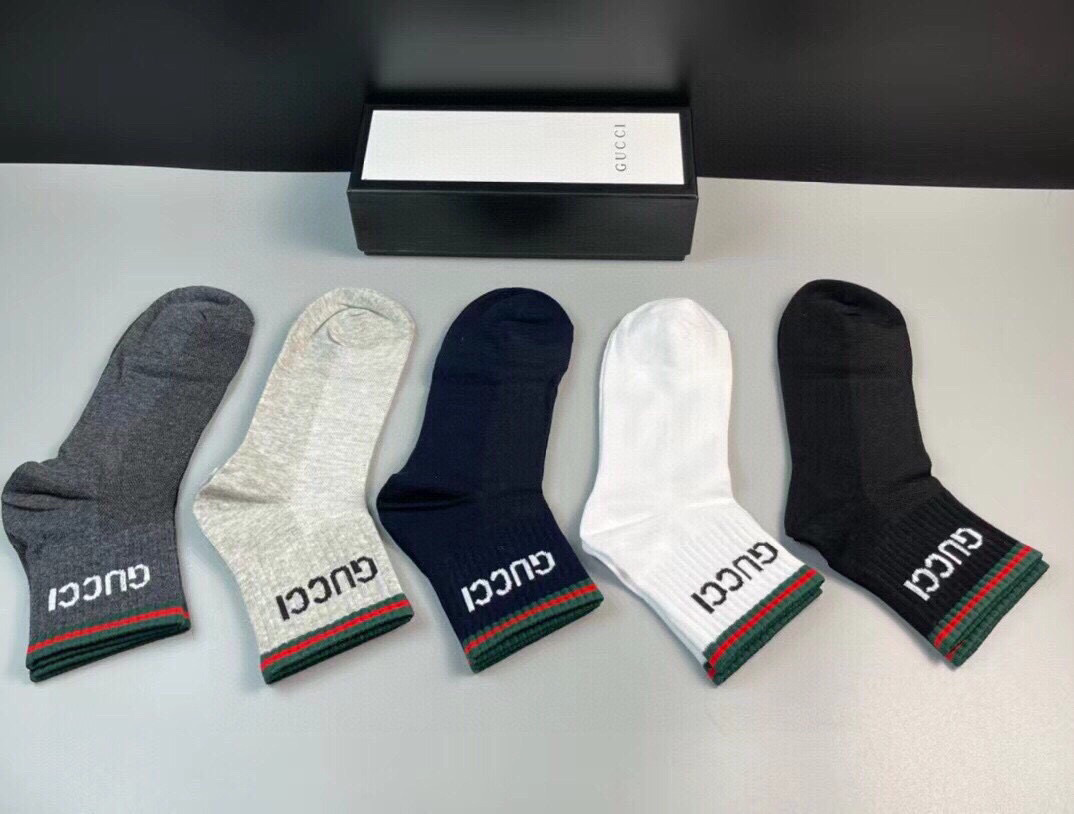NO:295104,Gucci · Gucci Big G family men's socks [one box and five pairs] red and green strips matching brand full name logo, especially tall and elegant, pure cotton material, breathable and comfortable, sports and casual versatile style, ins super popular small items, big brands go out on the street, trendy people must have super easy to match socks, stockings, socks, gucci, gucci, socks19860909Gucci · 古奇大G家男款袜子【一盒五双】红绿条搭配品牌全称logo,特显高大上,纯棉材质,透气舒适,运动休闲百搭款,ins超火爆小单品,大牌出街,潮人必备超好搭袜子,丝袜,袜子,gucci,gucci,socks,accessory