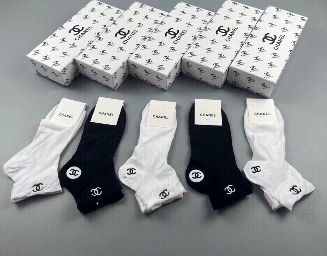 NO:295603,Chanel · Chanel · New Women's Socks [One Box and Five Pairs] Light and Thin Style, Classic Double C Embroidery, Breathable, Soft and Comfortable, Super Popular Small Products, Big Brands Going On the Street, Trendy People Must Have Super Easy Socks, Stockings, Socks, Chanel, Chanel, Socks19860909Chanel · 香奈儿香奶奶新品女款袜子【一盒五双】轻薄款,经典双C刺绣,透气柔软舒适,超火爆小单品,大牌出街,潮人必备超好搭袜子,丝袜,袜子,chanel,chanel,socks,accessory
