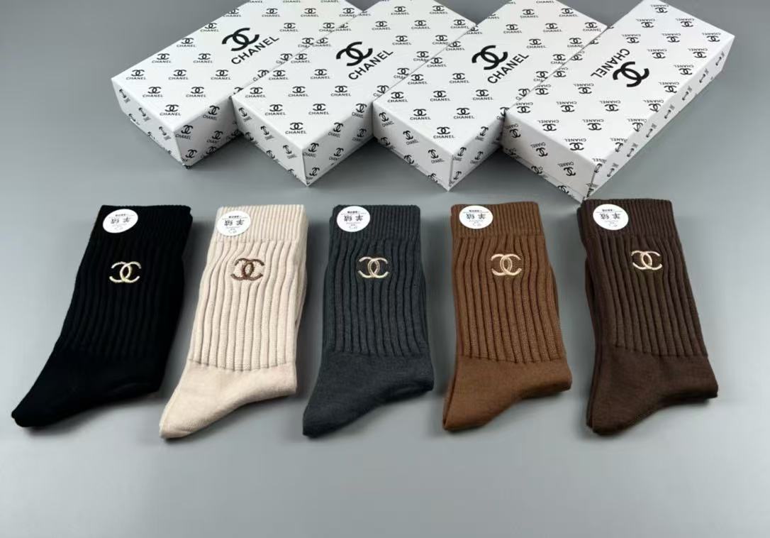 NO:295638,Chanel · Little Xiangxiang Grandma Women's Long-Cashmere Socks [Cashmere Material Skin Care and Heat Storage] [One Box and Five Pairs] Embroidered Classic Double C Logo, Super Eye-catching, The Real Estate is Super Beautiful, Lovely Praise Ins Super Popular Small Products, Big Brands Go on the Street, Trendy People Must Have Super Easy Socks, Stockings, Socks, Chanel, Socks19860909Chanel · 小香香奶奶女款长筒羊绒袜【羊绒材质护肤蓄热】【一盒五双】刺绣经典双C标识,超级吸睛,实物超漂亮,大爱大赞ins超火爆小单品,大牌出街,潮人必备超好搭袜子,丝袜,袜子,chanel,socks,accessory