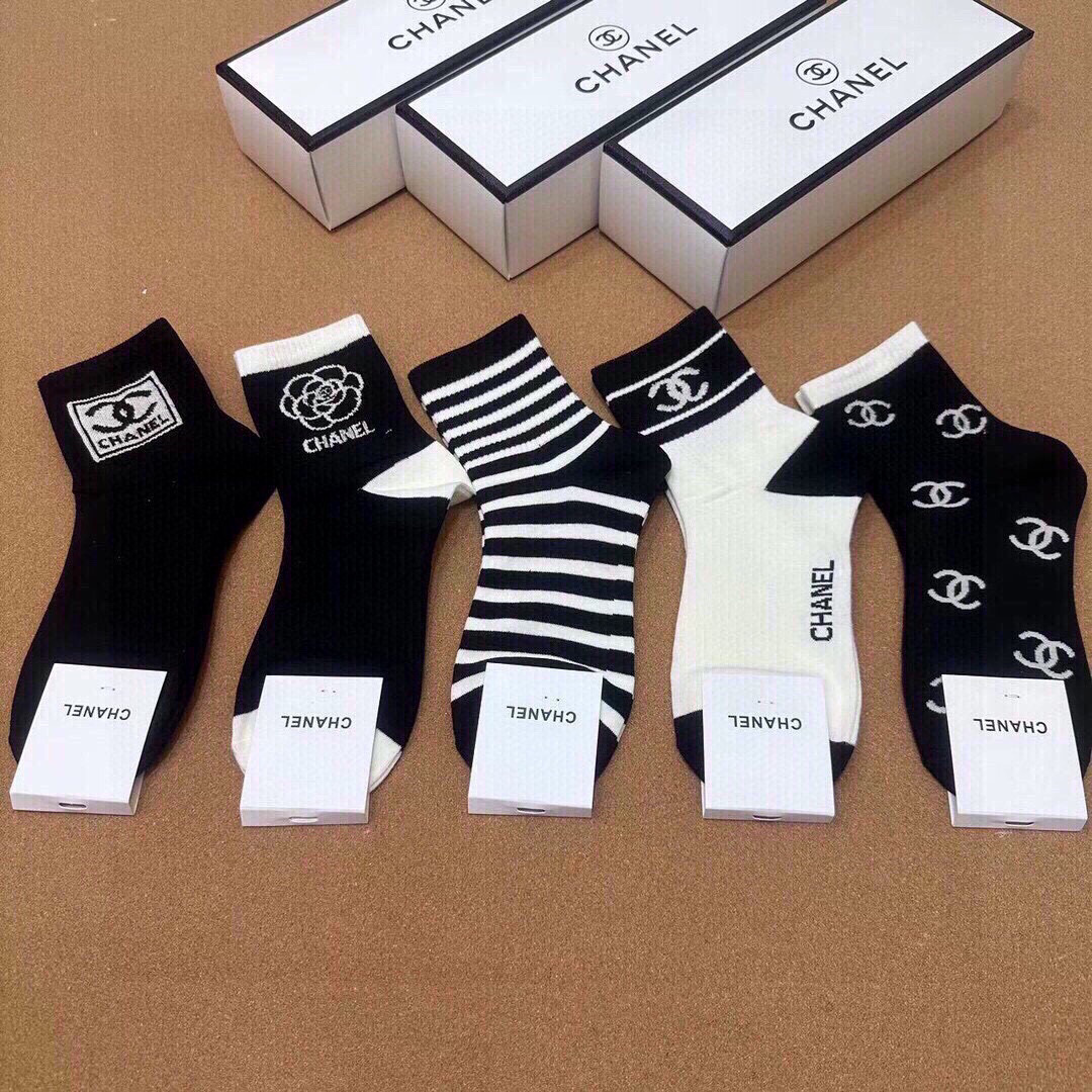 NO:296664,CHANEL · Chanel fragrant grandma's new women's socks [one box and five pairs] pure cotton material, soft, comfortable and breathable, full name of jacquard classic brand logo, fried chicken nice, big brands go out on the street, trendy people must have super easy to match socks, stockings, chanel, chanel, socks19860909CHANEL · 香奈儿香奶奶家新品女款袜子【一盒五双】纯棉材质,柔软舒适透气,提花经典品牌全称logo,炒鸡nice,大牌出街,潮人必备超好搭袜子丝袜,袜子,chanel,chanel,socks,accessory