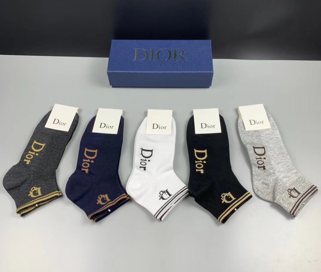 NO:297365,Dior · Dior D's new short socks [one box and five pairs] pure cotton material, soft and comfortable on the feet, classic D's letter logo, fried chicken nice big brand on the street, trendy people must have super easy to match socks, stockings, socks, dior, dior, dior, socks19860909Dior · 迪奥D家新品短款袜子【一盒五双】纯棉材质,上脚柔软舒适,经典的D家字母logo,炒鸡nice大牌出街,潮人必备超好搭袜子,丝袜,袜子,dior,dior,dior,socks,accessory