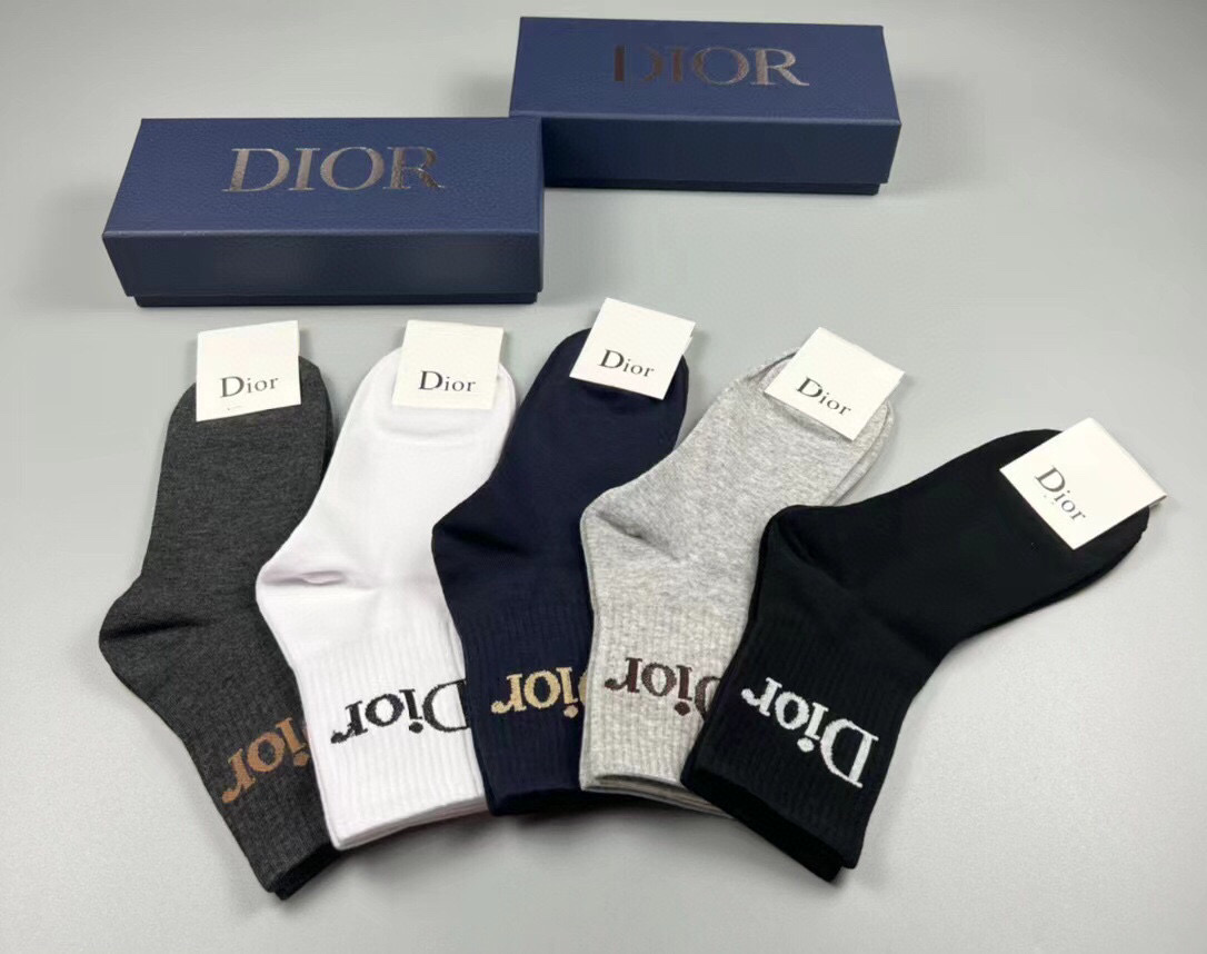 NO:297395,Dior · Dior D's new short socks [one box and five pairs] pure cotton material, soft and comfortable on the feet, classic D's letter logo, fried chicken nice big brand on the street, trendy people must have super easy to match socks, stockings, socks, dior, dior, dior, socks19860909Dior · 迪奥D家新品短款袜子【一盒五双】纯棉材质,上脚柔软舒适,经典的D家字母logo,炒鸡nice大牌出街,潮人必备超好搭袜子,丝袜,袜子,dior,dior,dior,socks,accessory