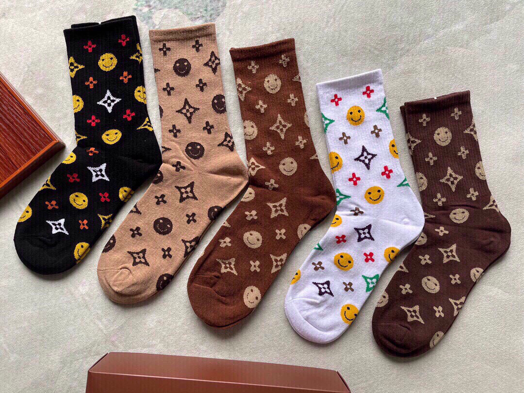 NO:299528,Louis Vuitton · Louis Vuitton donkey classic women's mid-tube socks [one box and five pairs] pure cotton material, soft, comfortable and breathable, jacquard classic logo, fried chicken nice style, counter synchronous socks big brands on the street, trendy people must have super easy to match socks, stockings, socks, louis vuitton, louis vuitton, louis vuitton, louis vuitton, louis vuitton, louis vuitton, louis vuitton, louis vuitton, socks19860909Louis Vuitton · 路易威登驴家经典女款中筒袜子【一盒五双】纯棉材质,柔软舒适透气,提花经典logo,炒鸡nice的款式,专柜同步袜子大牌出街,潮人必备超好搭袜子,丝袜,袜子,louis vuitton,louis vuitton,louis vuitton,louis vuitton,socks,accessory