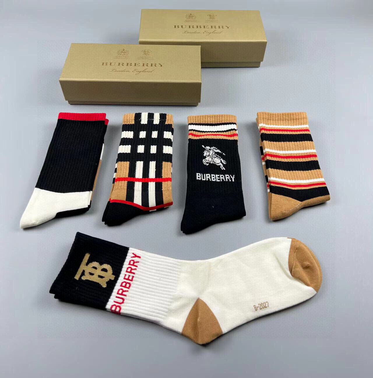  🆕Burberry · 巴宝莉❗️大B家新品女款高筒袜子❗️【一盒五双】格子设计搭配战马🐎logo，简
