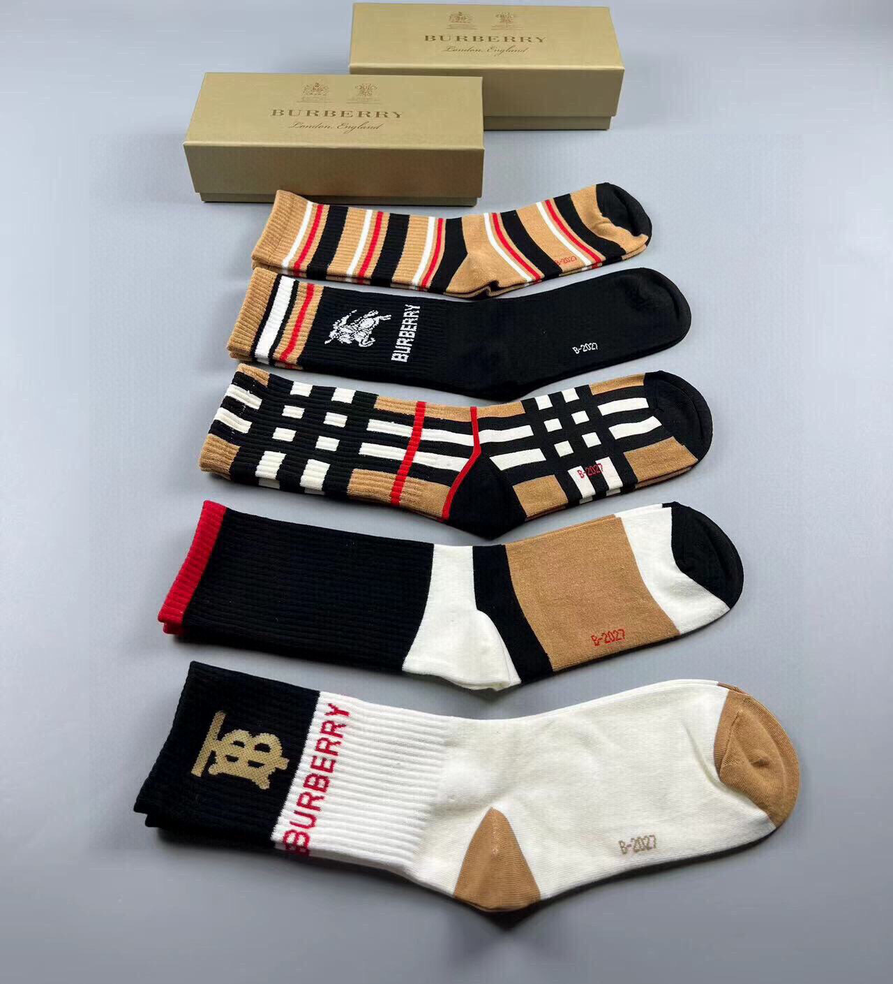  🆕Burberry · 巴宝莉❗️大B家新品女款高筒袜子❗️【一盒五双】格子设计搭配战马🐎logo，简