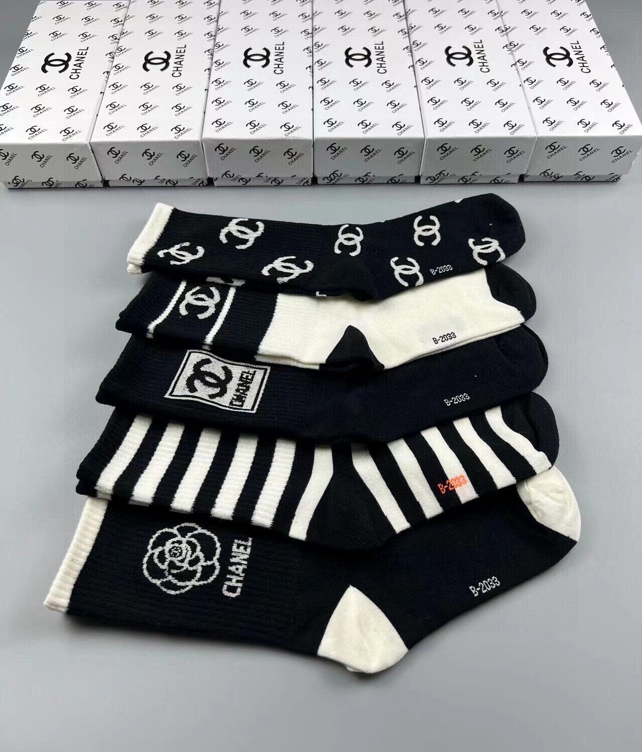  🆕CHANEL · 香奈儿❗️香奶奶家新品女款袜子❗️【一盒五双】纯棉材质，柔软舒适透气，提花经典品牌