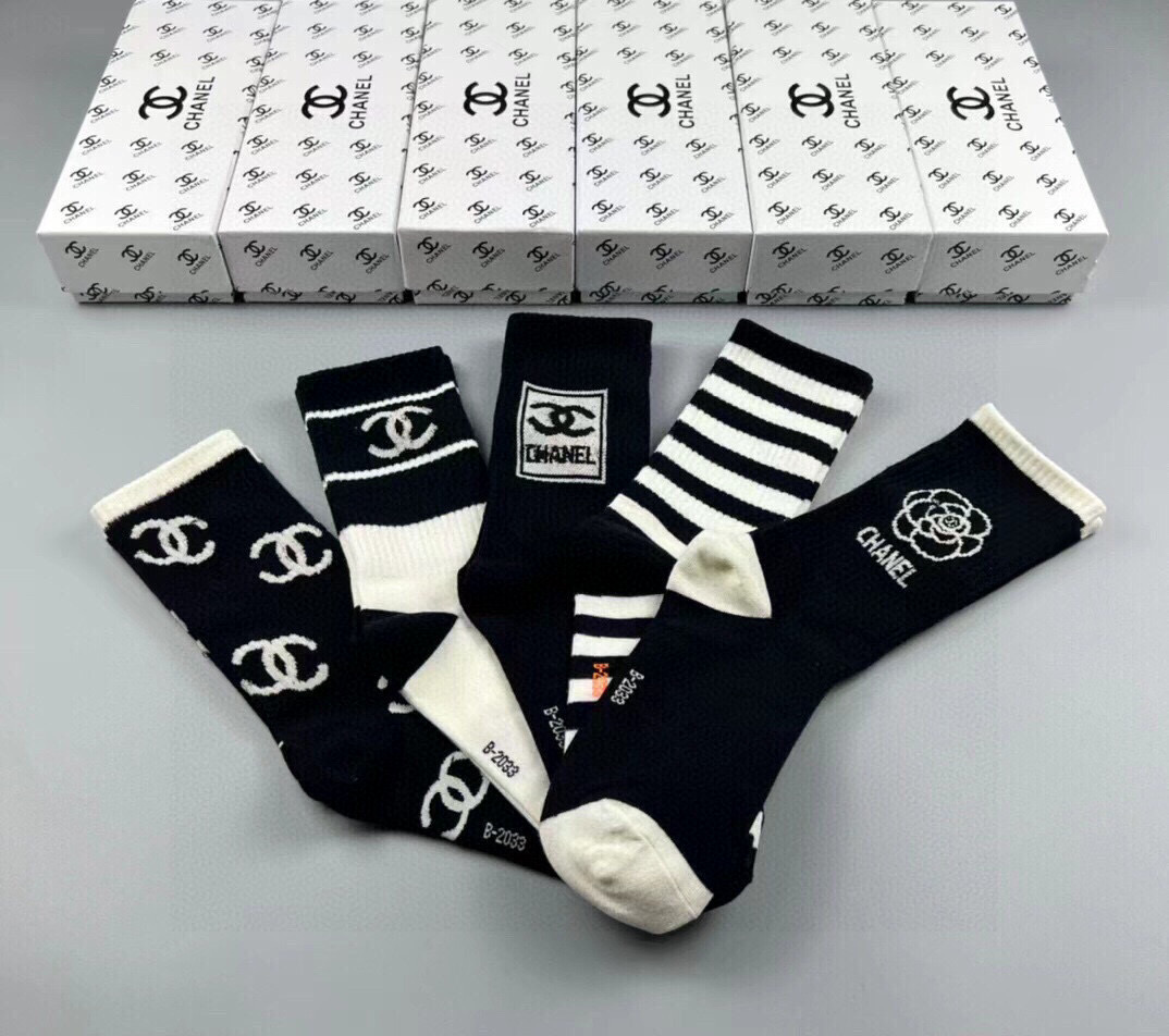  🆕CHANEL · 香奈儿❗️香奶奶家新品女款袜子❗️【一盒五双】纯棉材质，柔软舒适透气，提花经典品牌