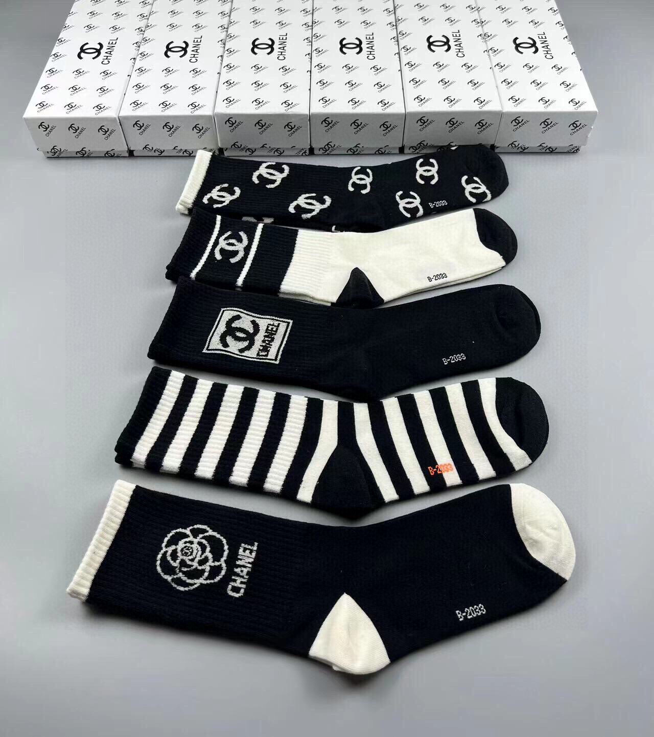  🆕CHANEL · 香奈儿❗️香奶奶家新品女款袜子❗️【一盒五双】纯棉材质，柔软舒适透气，提花经典品牌