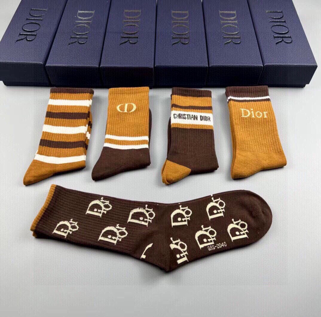  🆕Dior · 迪奥❗️D家新品短款袜子❗️【一盒五双】纯棉材质，上脚柔软舒适，经典的D家字母logo
