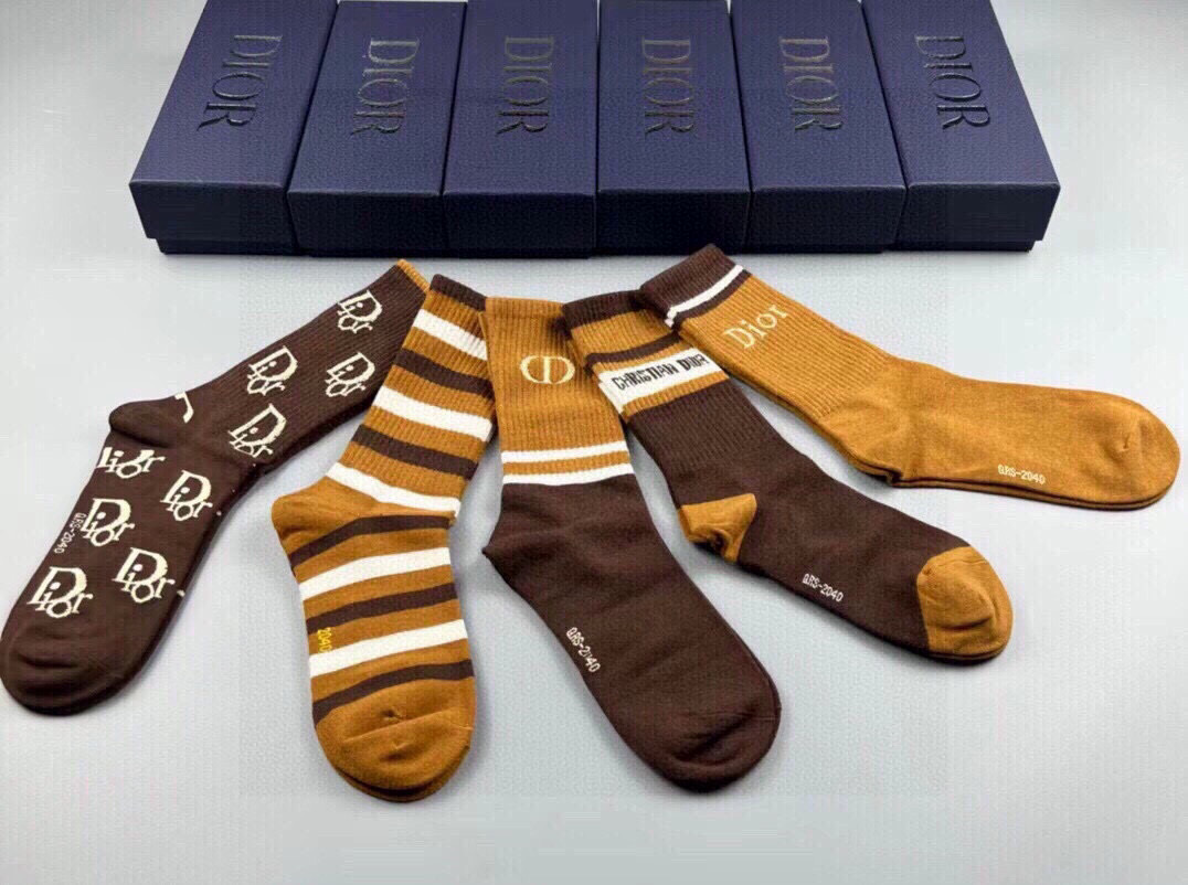  🆕Dior · 迪奥❗️D家新品短款袜子❗️【一盒五双】纯棉材质，上脚柔软舒适，经典的D家字母logo