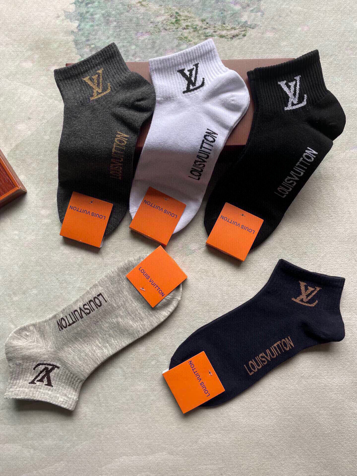  🆕LOUIS VUITTON · 路易威登❗️大驴家新品男款袜子❗️【一盒五双】纯棉材质，柔软舒适，提