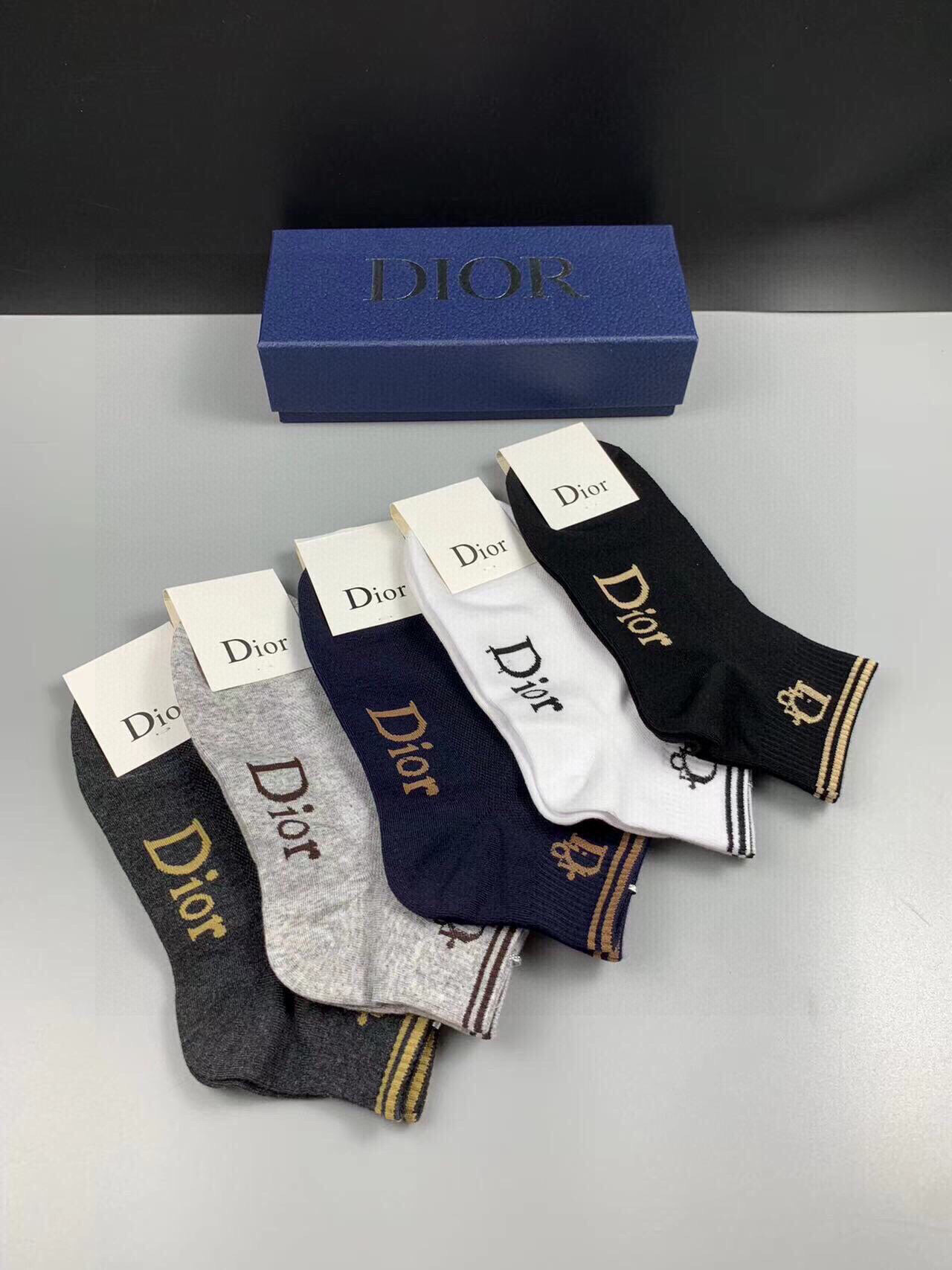  🆕Dior · 迪奥❗️D家新品短款袜子❗️【一盒五双】纯棉材质，上脚柔软舒适，经典的D家字母logo
