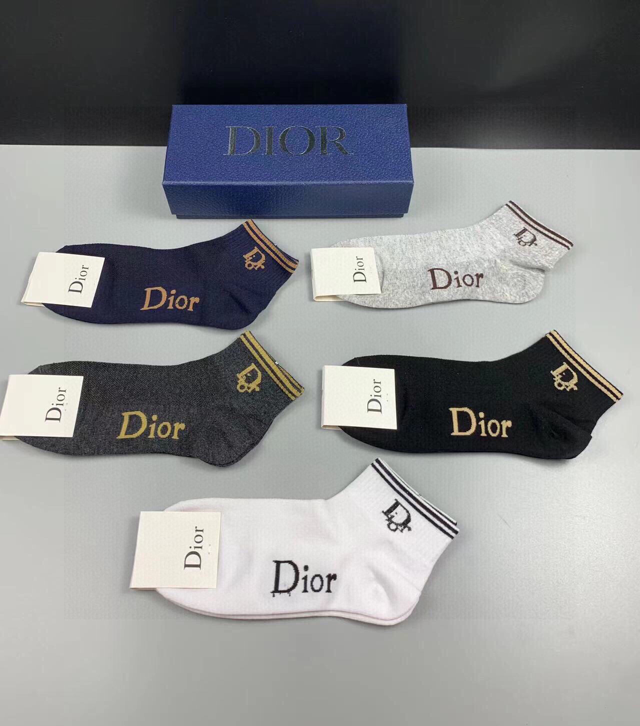  🆕Dior · 迪奥❗️D家新品短款袜子❗️【一盒五双】纯棉材质，上脚柔软舒适，经典的D家字母logo