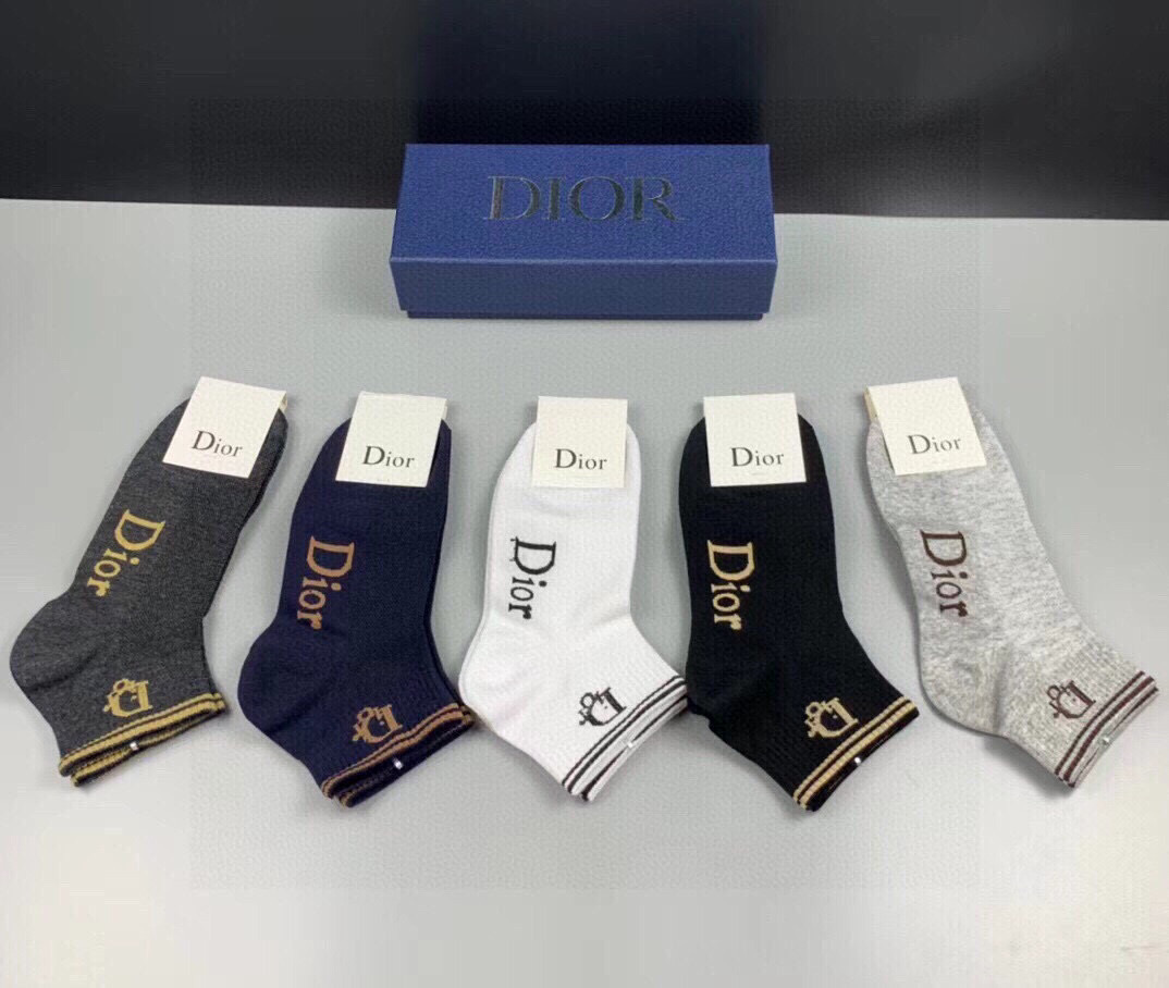  🆕Dior · 迪奥❗️D家新品短款袜子❗️【一盒五双】纯棉材质，上脚柔软舒适，经典的D家字母logo