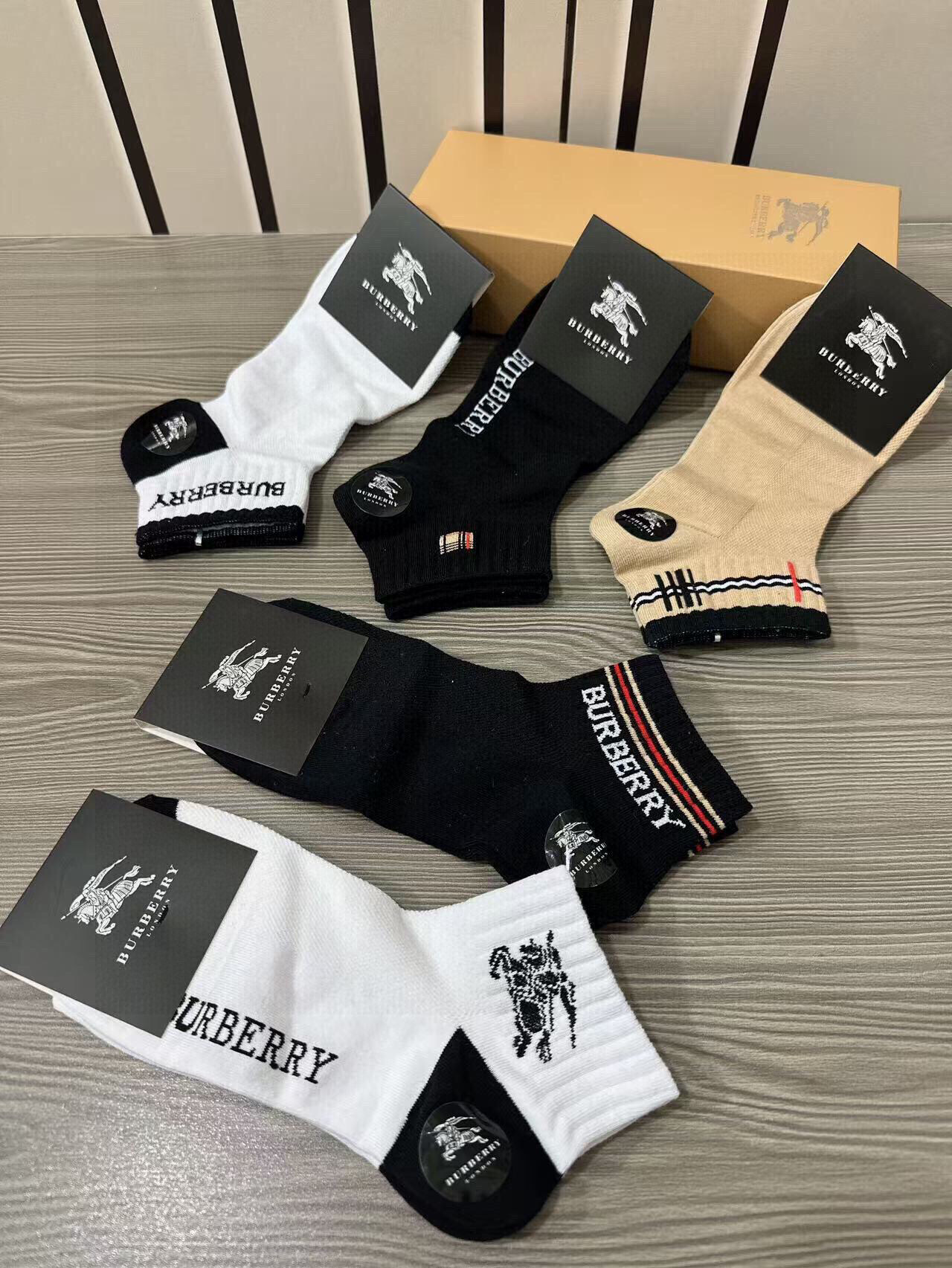  🆕Burberry · 巴宝莉❗️B家新品男款袜子❗️【一盒五双】纯棉材质织造，柔软舒适，提花经典品牌
