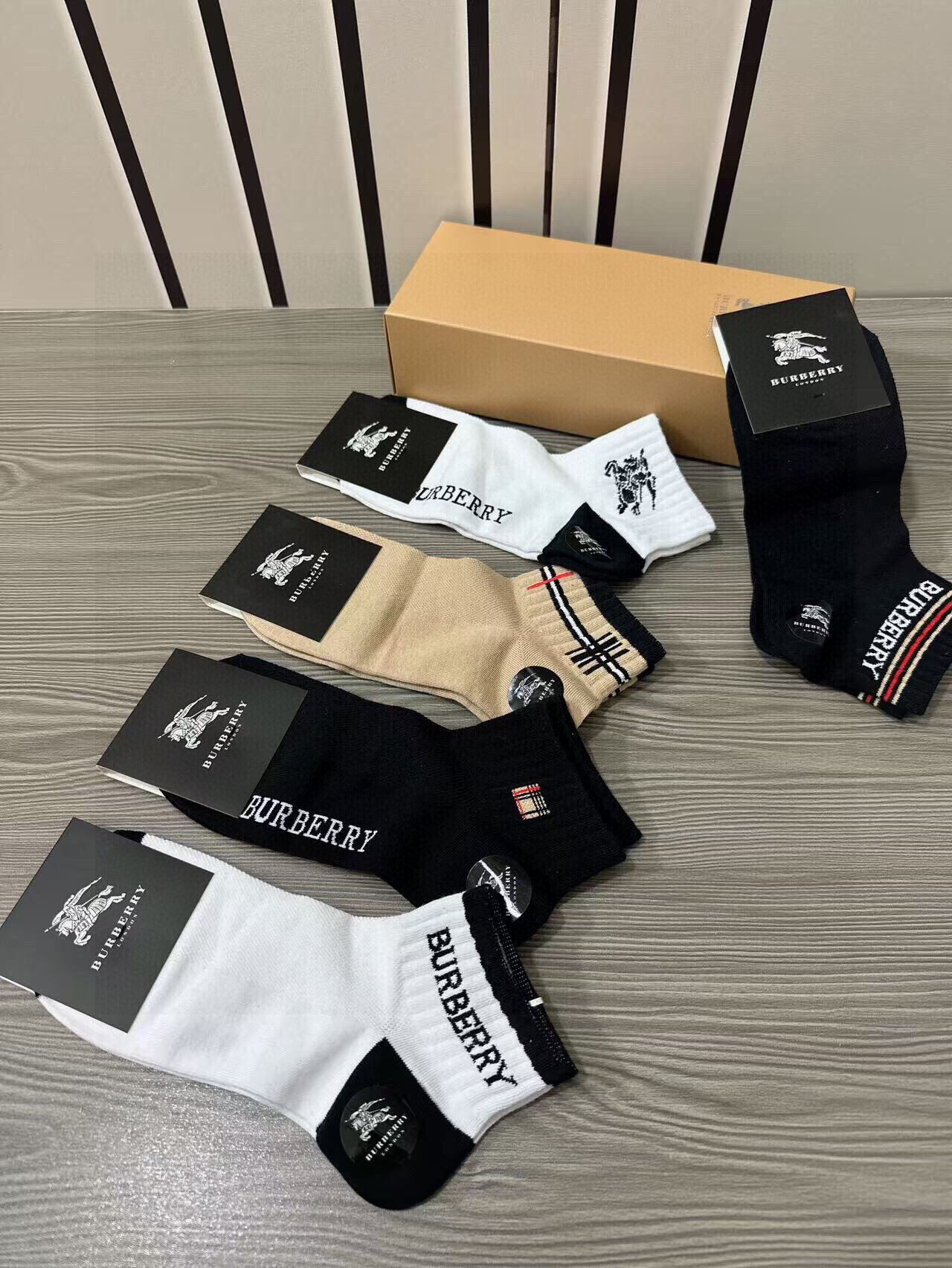  🆕Burberry · 巴宝莉❗️B家新品男款袜子❗️【一盒五双】纯棉材质织造，柔软舒适，提花经典品牌