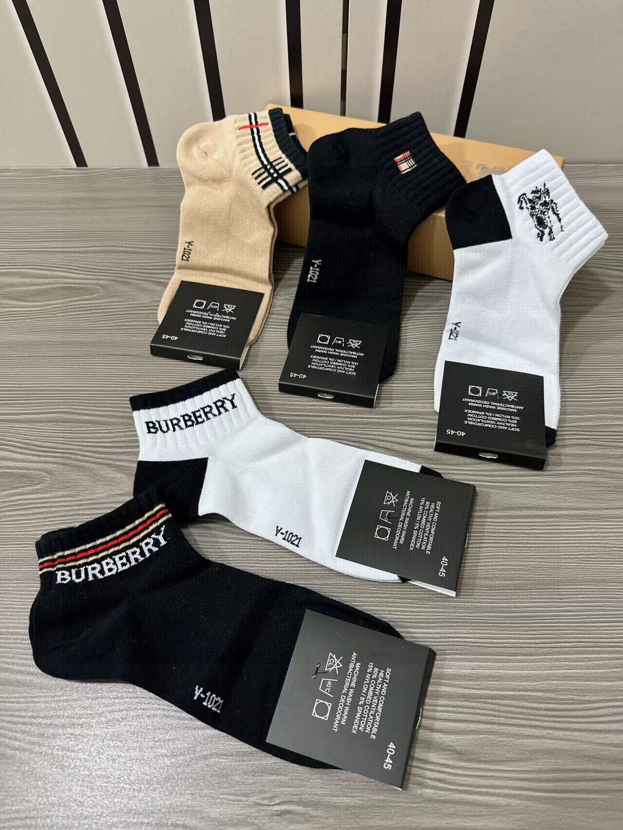  🆕Burberry · 巴宝莉❗️B家新品男款袜子❗️【一盒五双】纯棉材质织造，柔软舒适，提花经典品牌