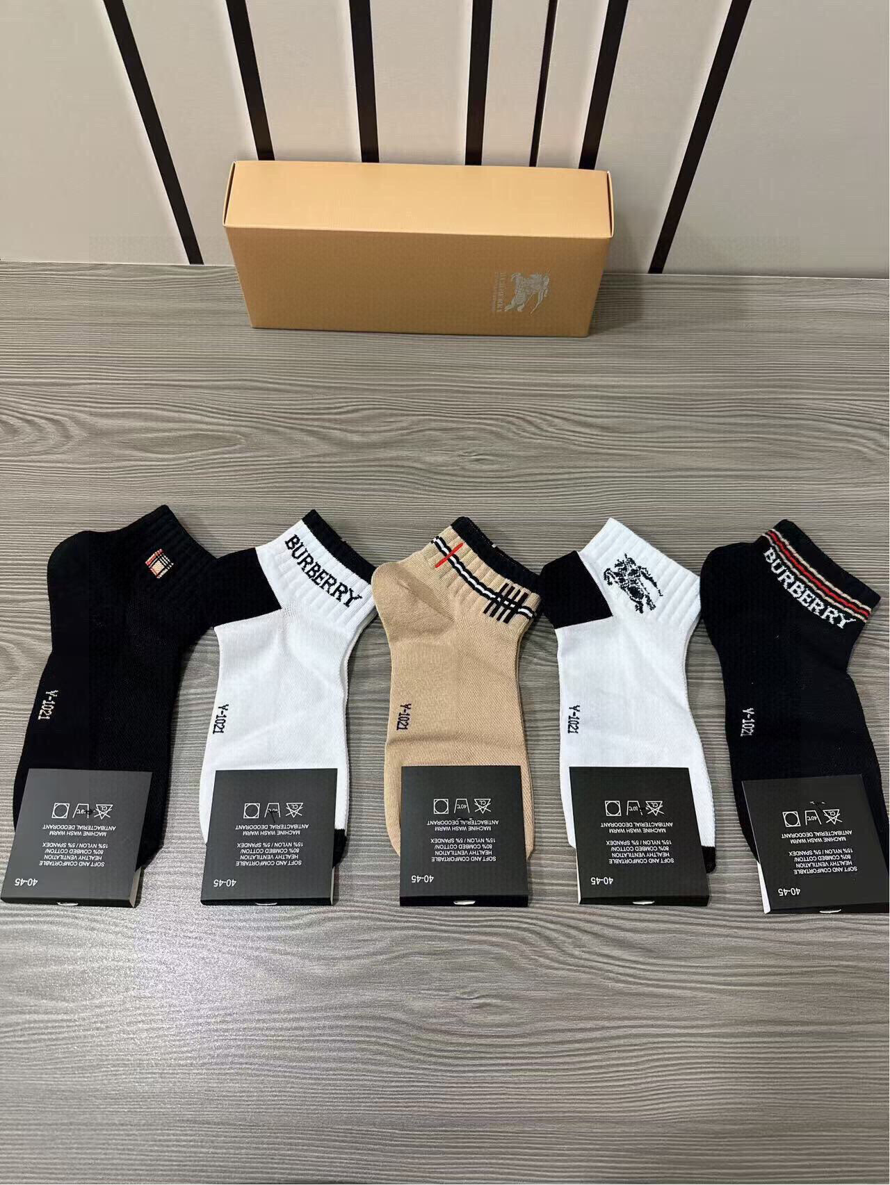  🆕Burberry · 巴宝莉❗️B家新品男款袜子❗️【一盒五双】纯棉材质织造，柔软舒适，提花经典品牌