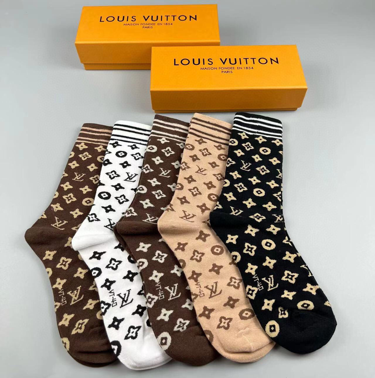 🆕Louis Vuitton · 路易威登❗️驴家新品高筒袜子❗️【一盒五双】纯棉材质，提花经典标志，