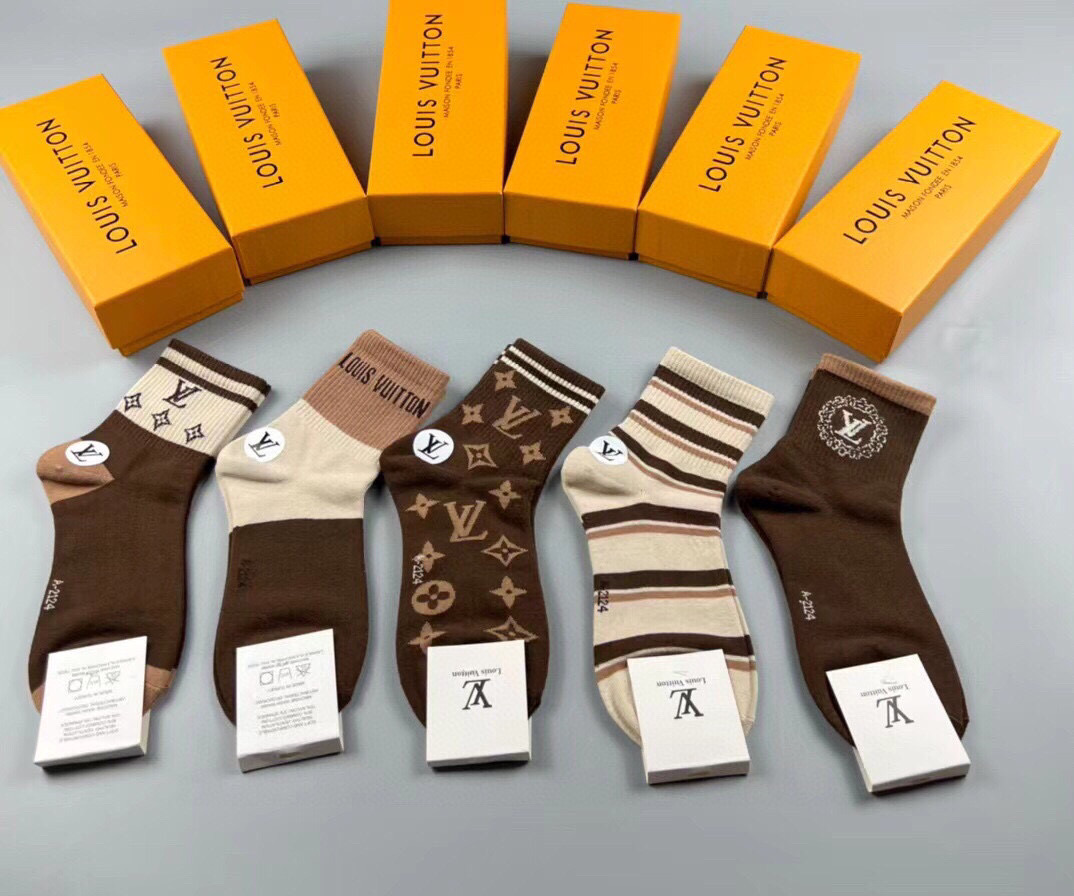  🆕Louis Vuitton · 路易威登❗️驴家新品女款中筒袜子❗️【一盒五双】纯棉材质，柔软舒适透